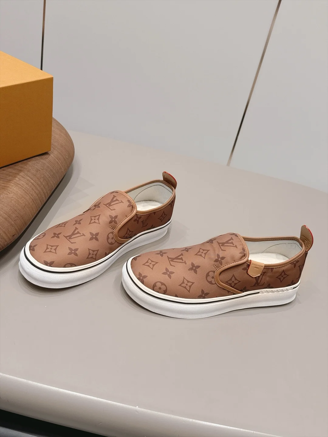 LV Sneakers Brown-White C00202609111520 - Image 3