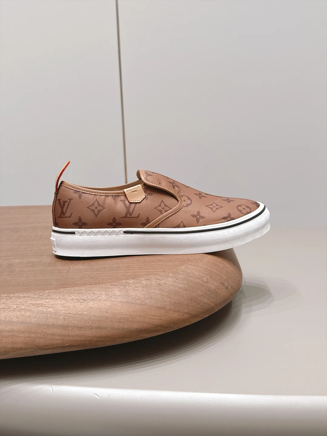 LV Sneakers Brown-White C00202609111520 - Image 5