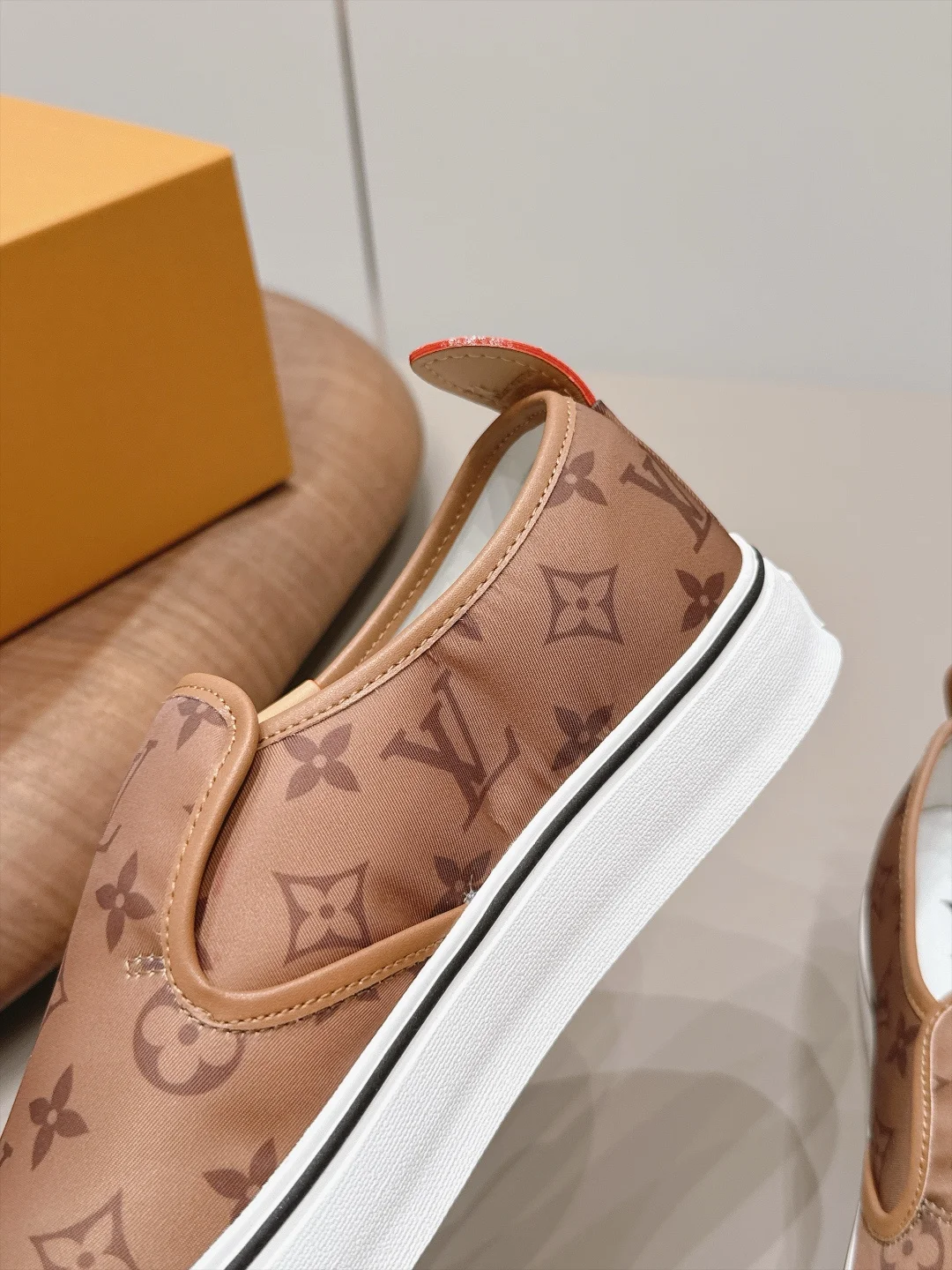 LV Sneakers Brown-White C00202609111520 - Image 6