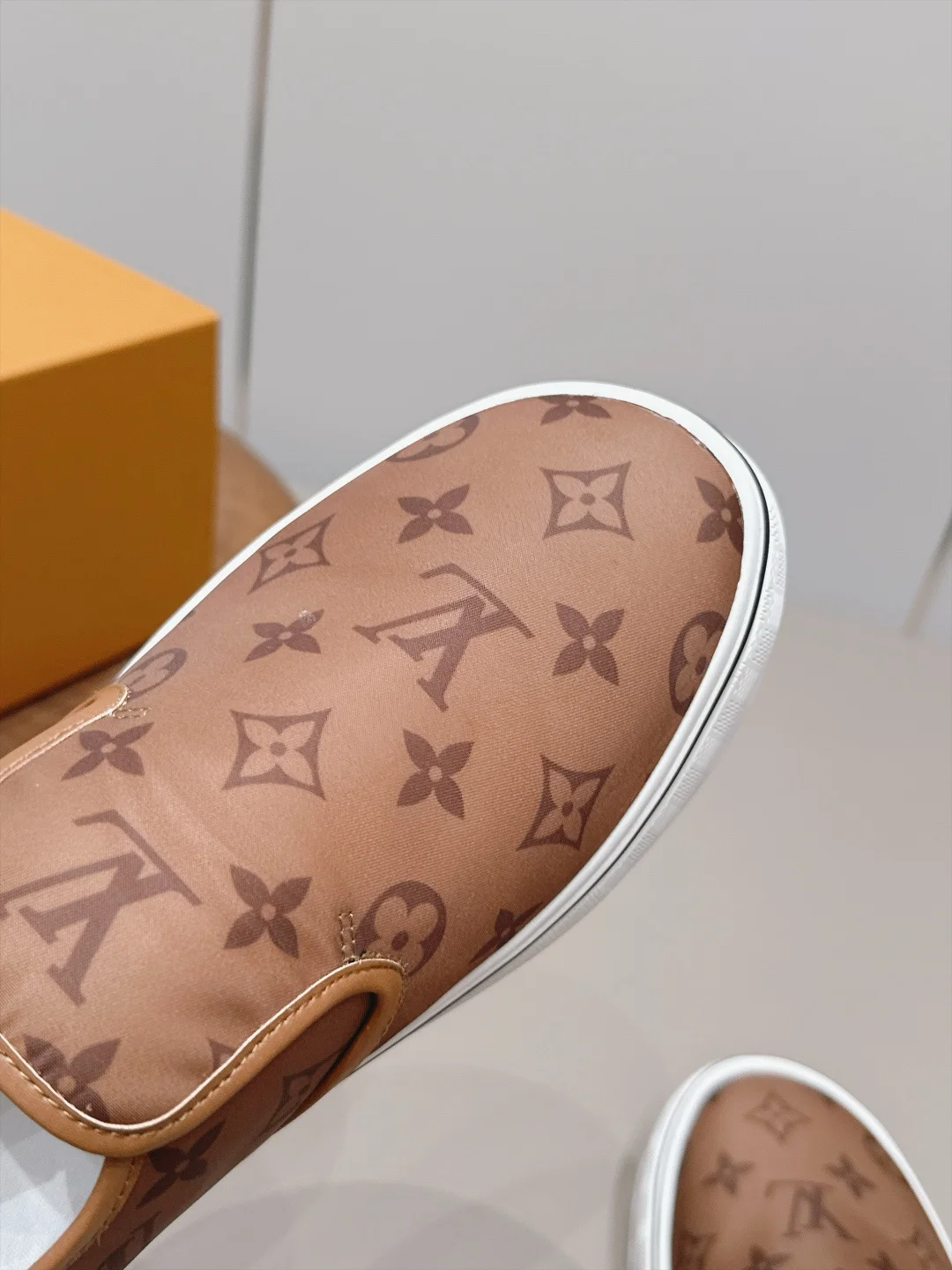 LV Sneakers Brown-White C00202609111520 - Image 8