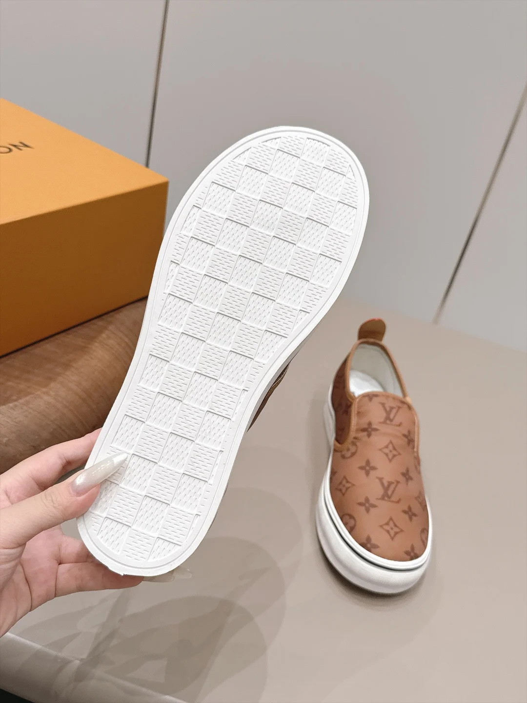 LV Sneakers Brown-White C00202609111520 - Image 9