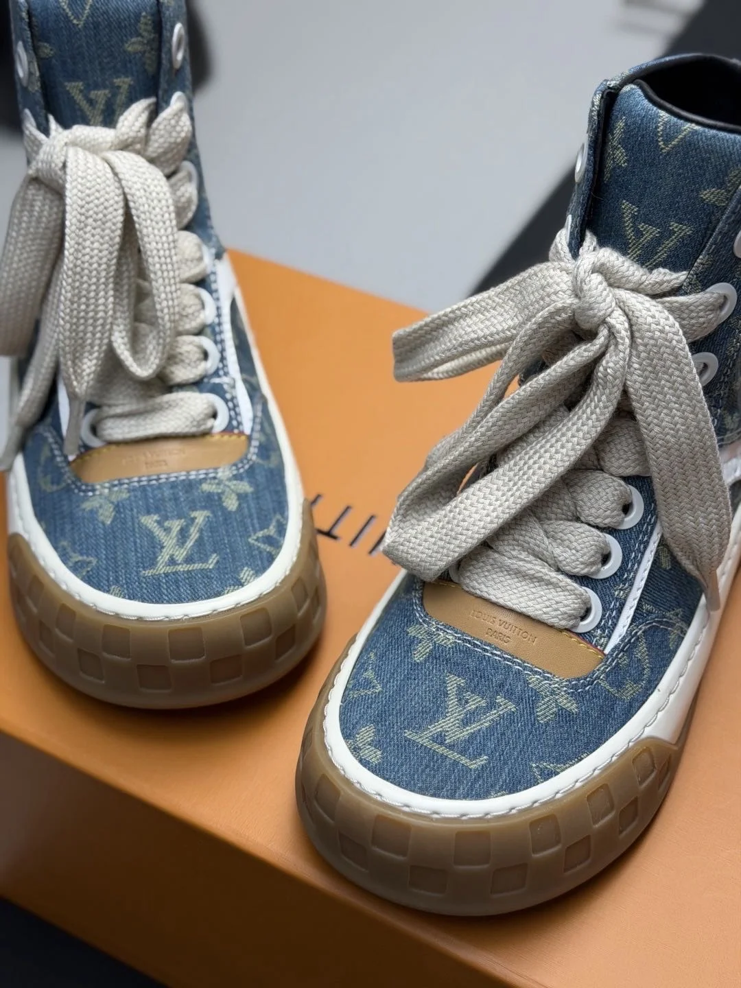LV Sneakers Calf Leather Blue-Beige EU35-46 C30202609111358 - Image 3