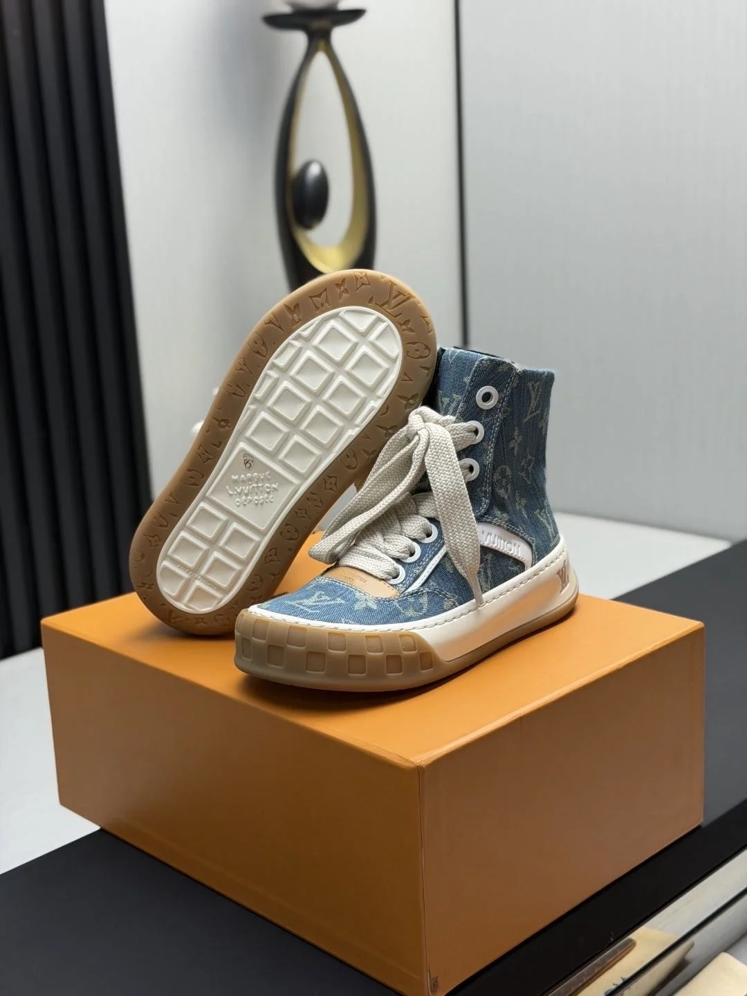 LV Sneakers Calf Leather Blue-Beige EU35-46 C30202609111358 - Image 4