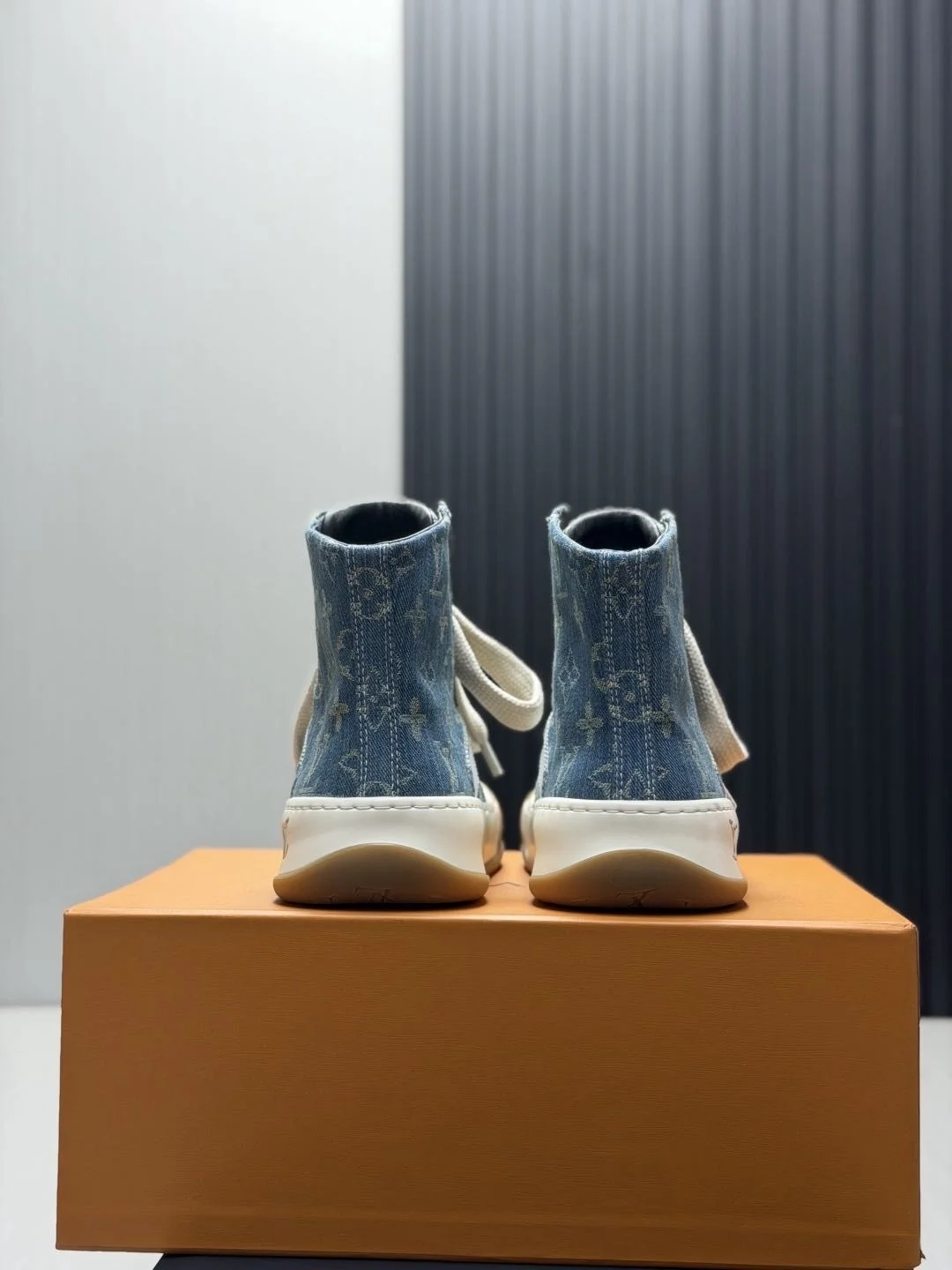 LV Sneakers Calf Leather Blue-Beige EU35-46 C30202609111358 - Image 5