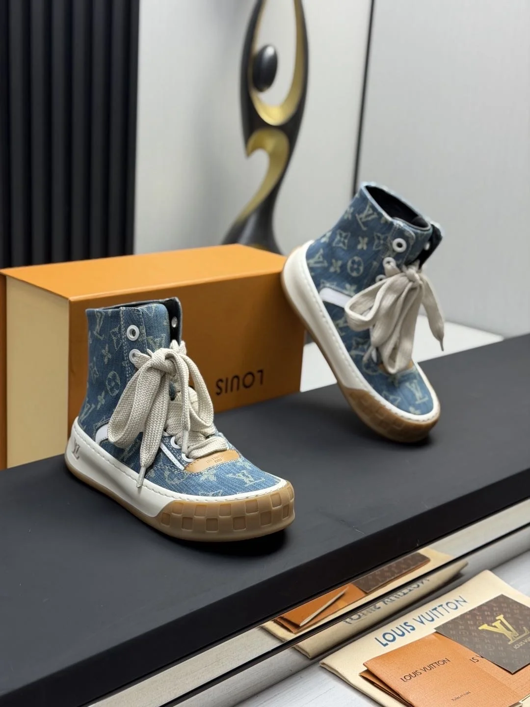 LV Sneakers Calf Leather Blue-Beige EU35-46 C30202609111358 - Image 7