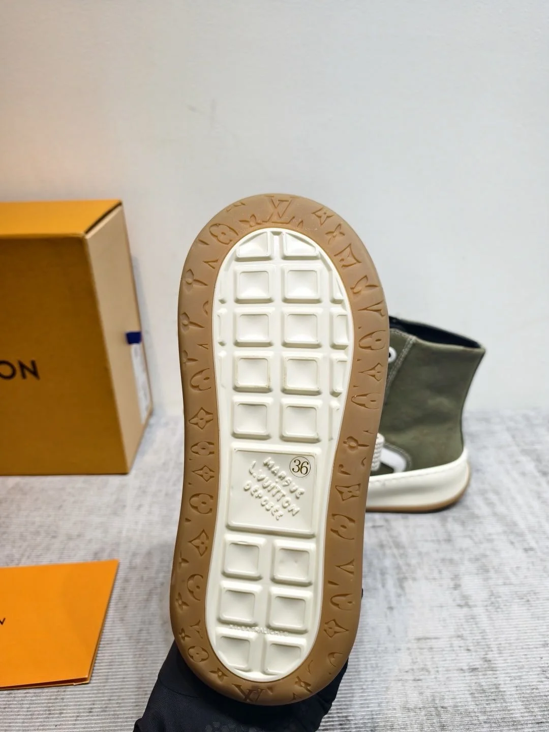LV Sneakers Calf Leather Green-Brown EU35-46 C30202609111357 - Image 3