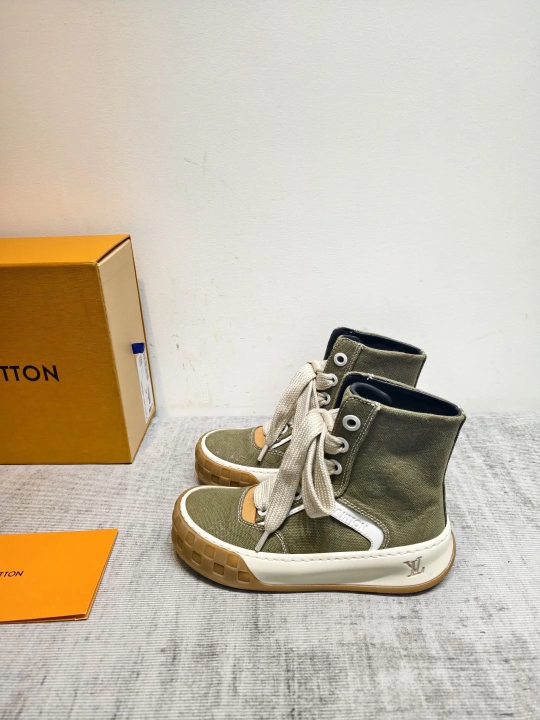 LV Sneakers Calf Leather Green-Brown EU35-46 C30202609111357 - Image 9
