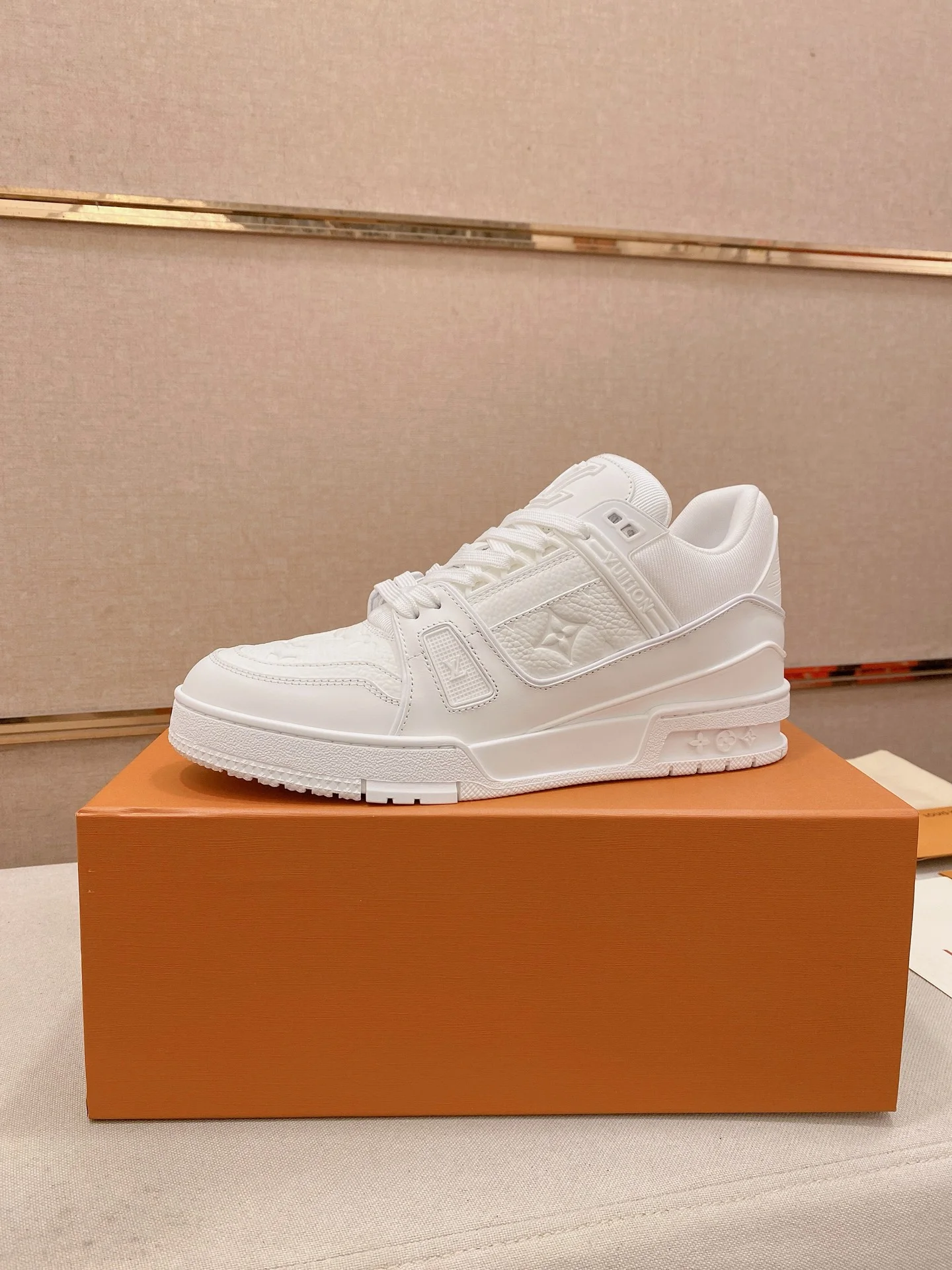 LV Sneakers Calf Leather White EU35-47 B90202609111664