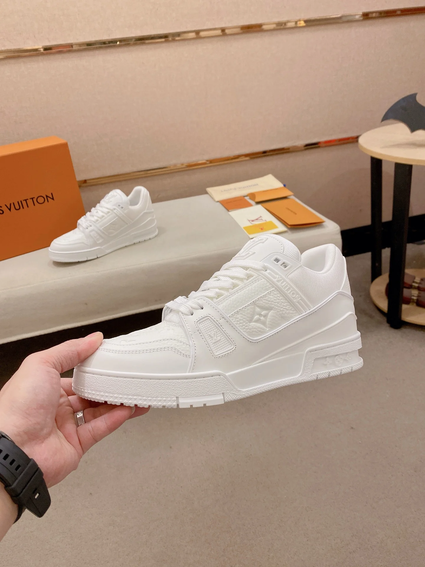 LV Sneakers Calf Leather White EU35-47 B90202609111664 - Image 3