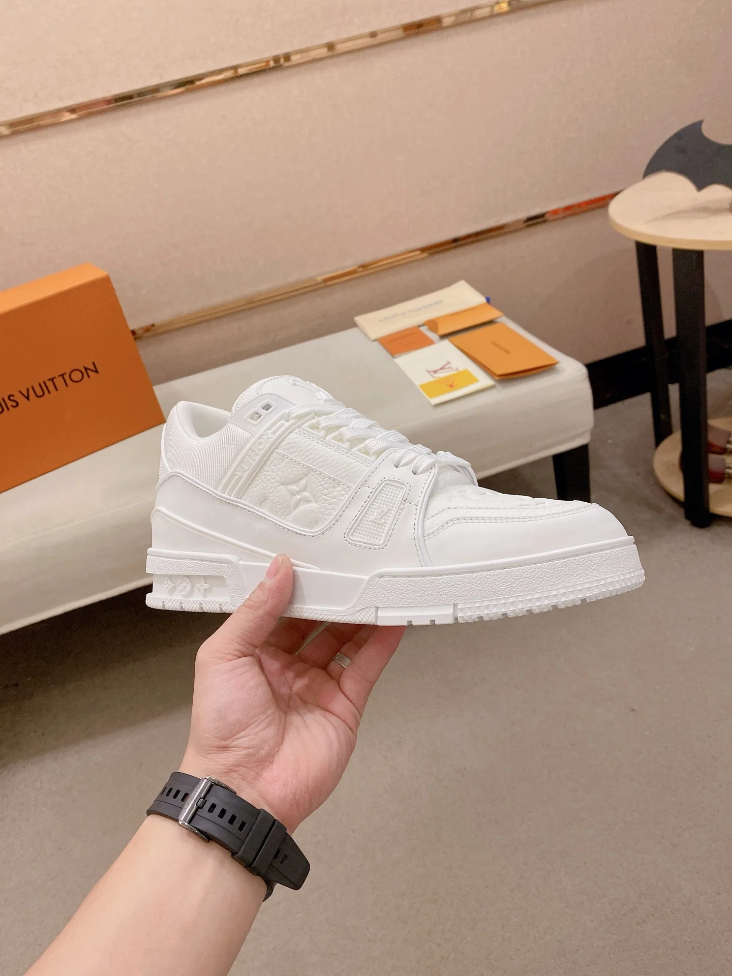 LV Sneakers Calf Leather White EU35-47 B90202609111664 - Image 4