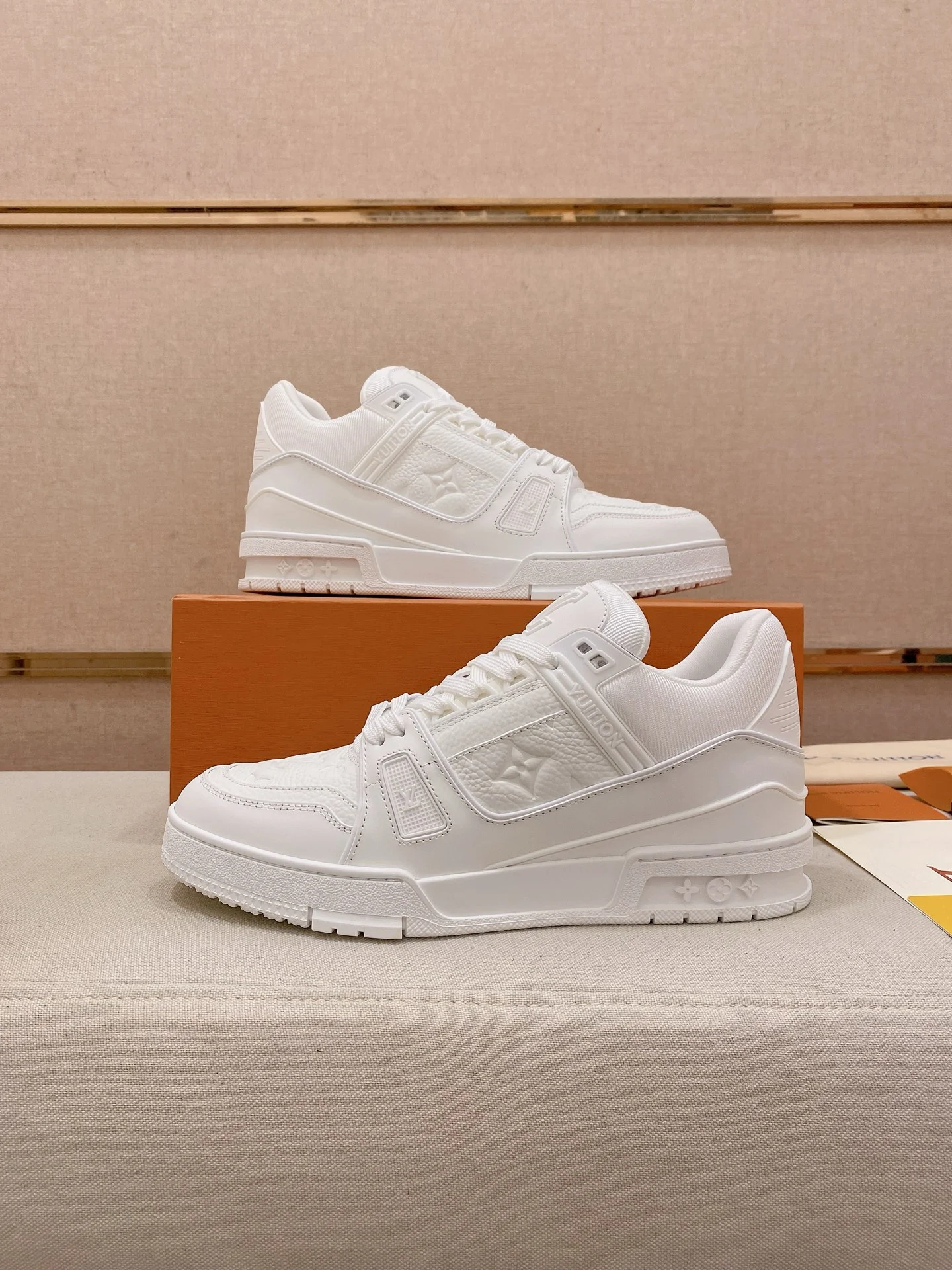 LV Sneakers Calf Leather White EU35-47 B90202609111664 - Image 7