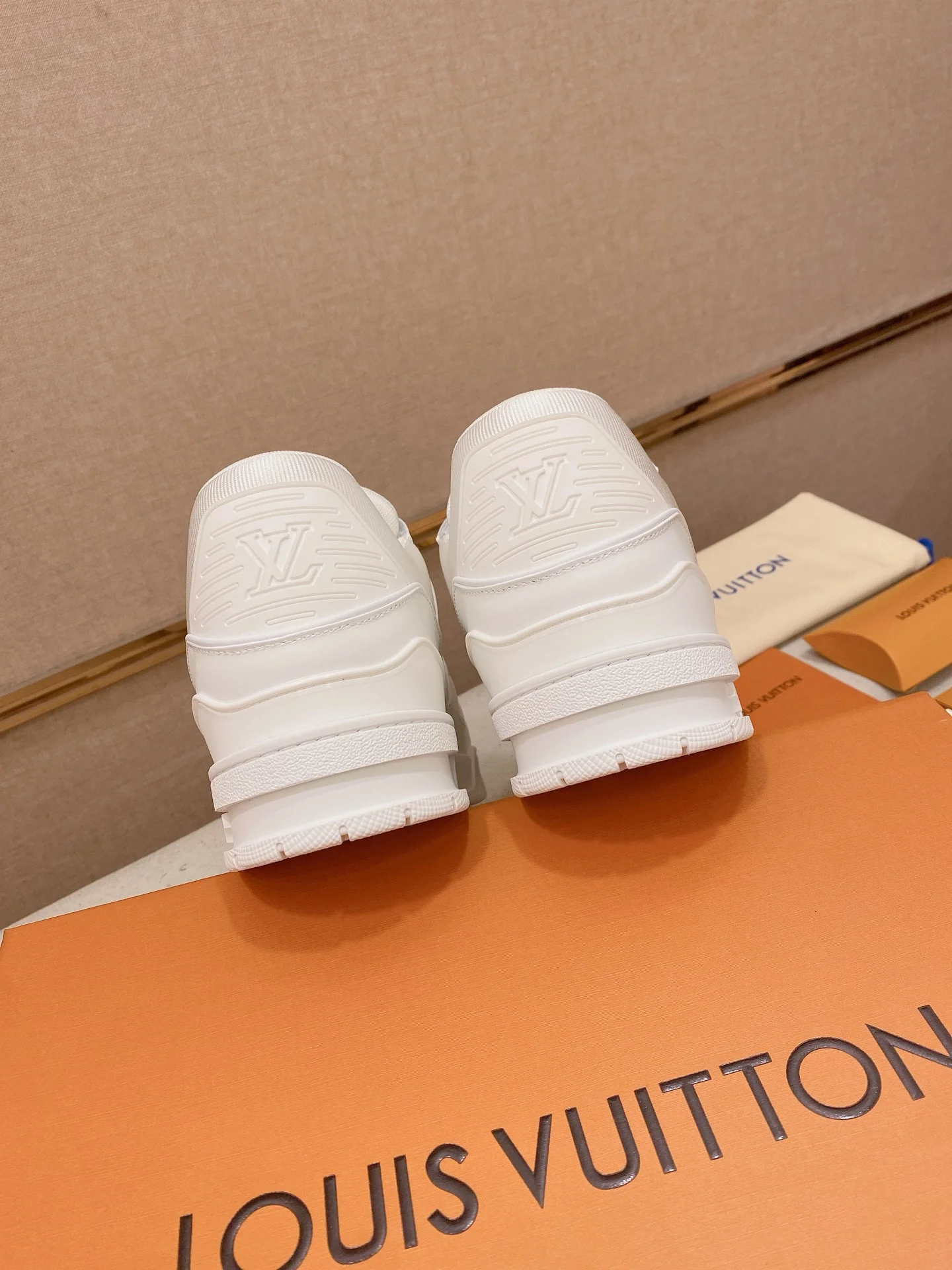 LV Sneakers Calf Leather White EU35-47 B90202609111664 - Image 8