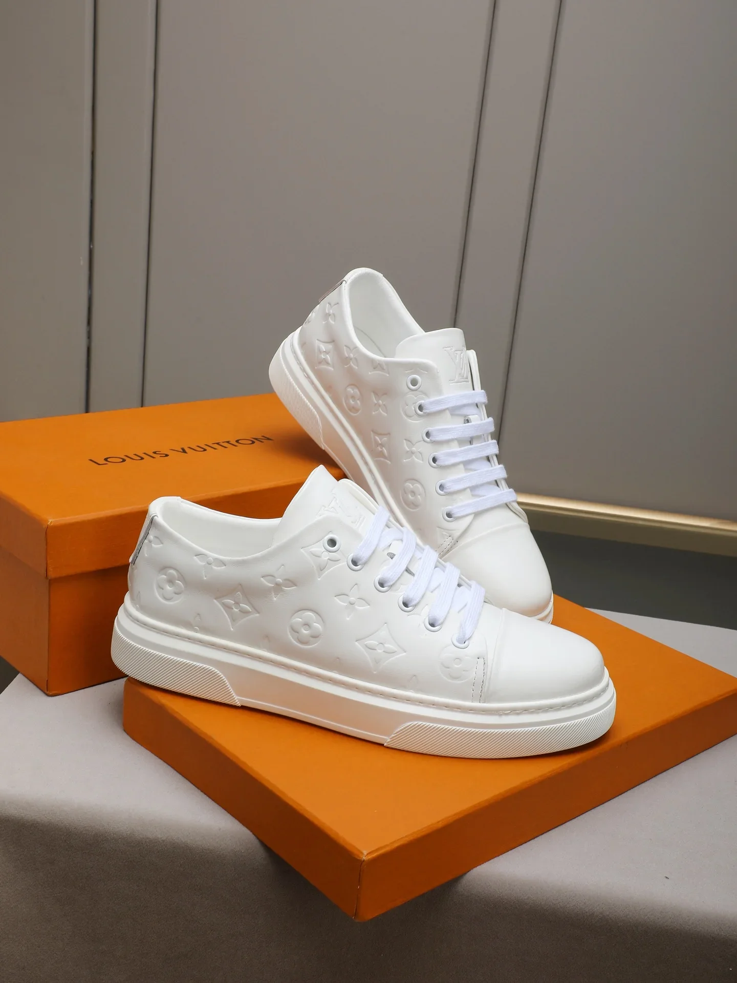 LV Sneakers Calfskin Leather White EU38-44 B10202609112019 - Image 4