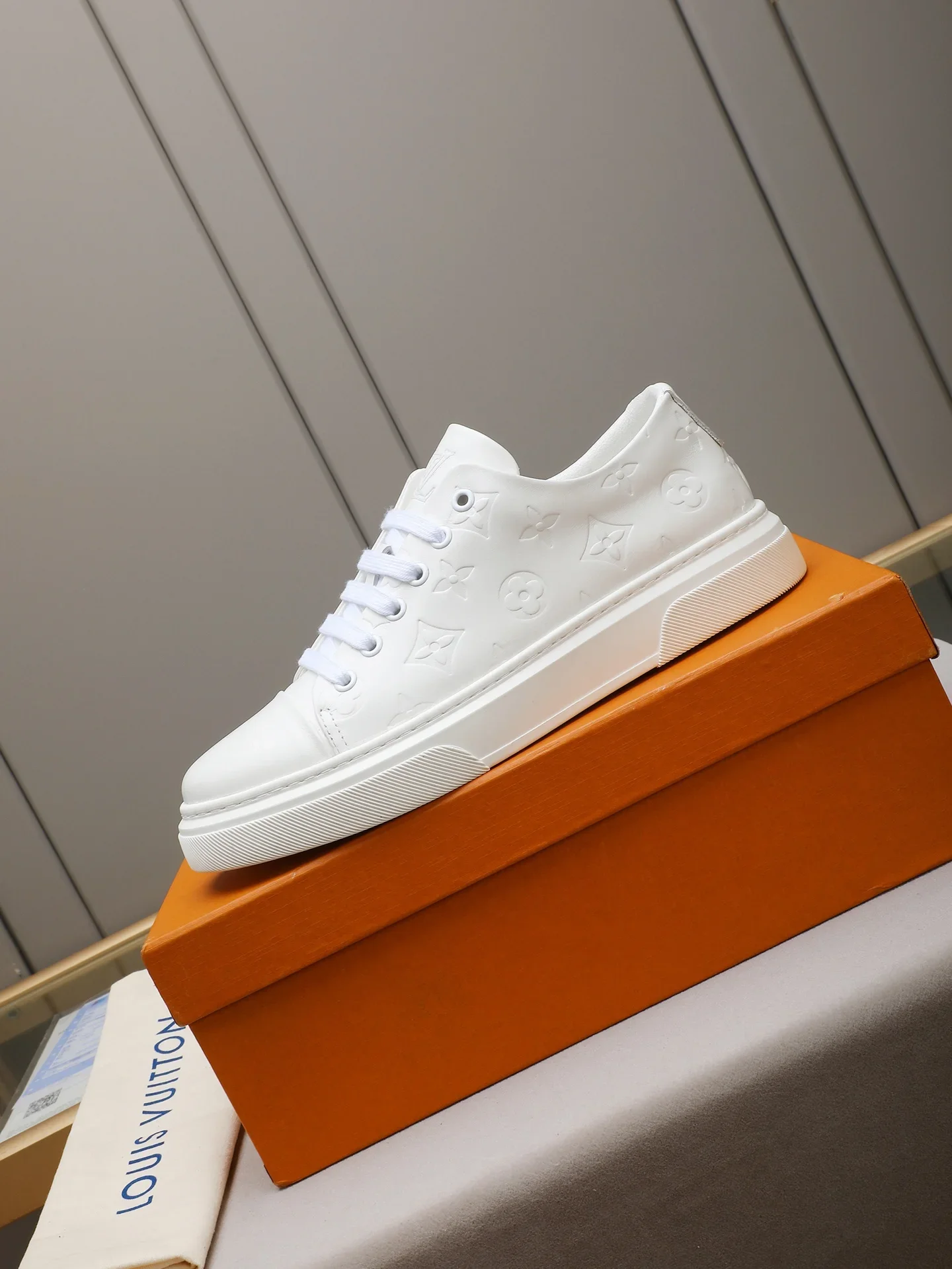 LV Sneakers Calfskin Leather White EU38-44 B10202609112019 - Image 6