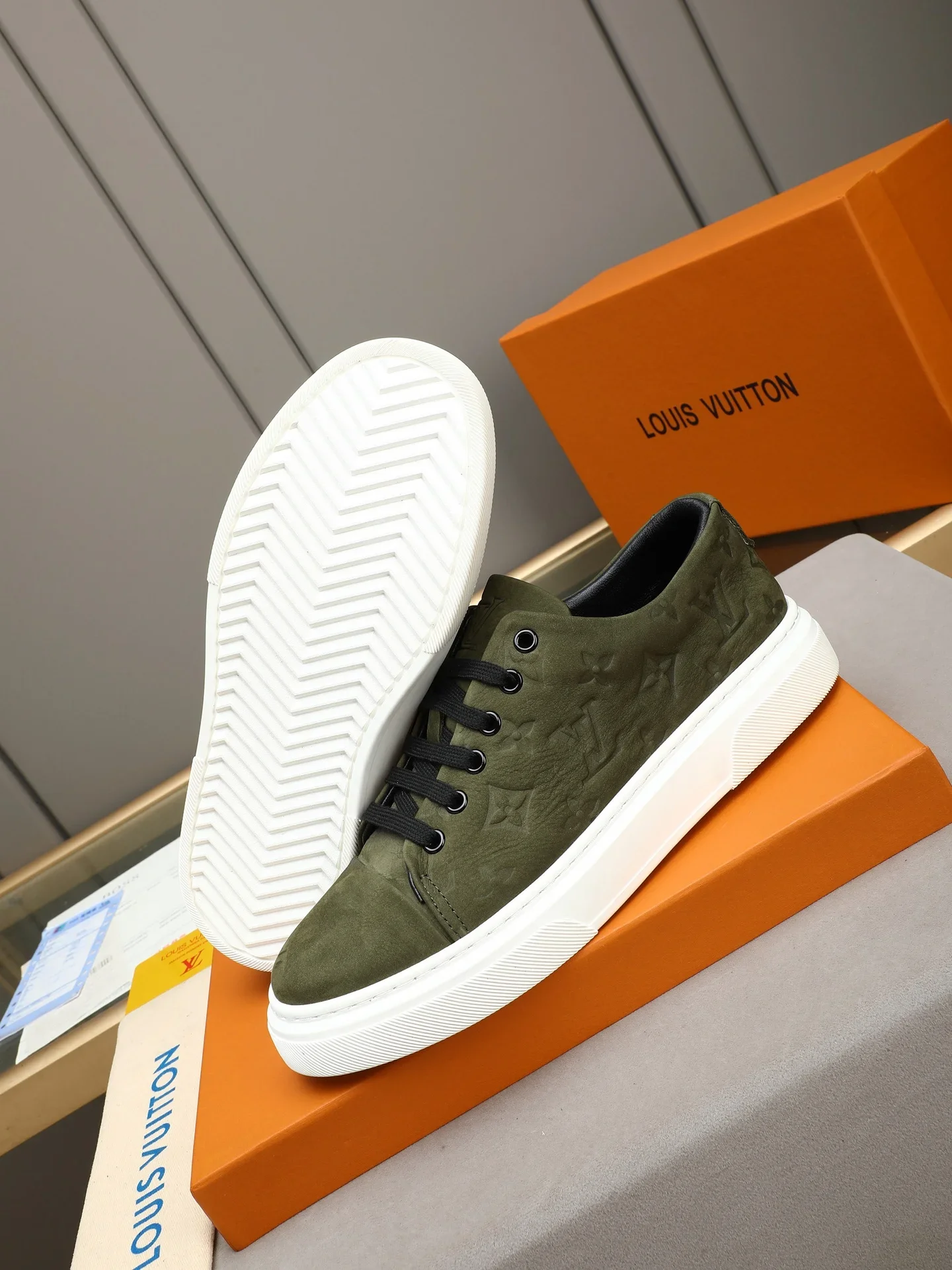 LV Sneakers Embossed Leather Green-White EU38-44 B20202609112018 - Image 3