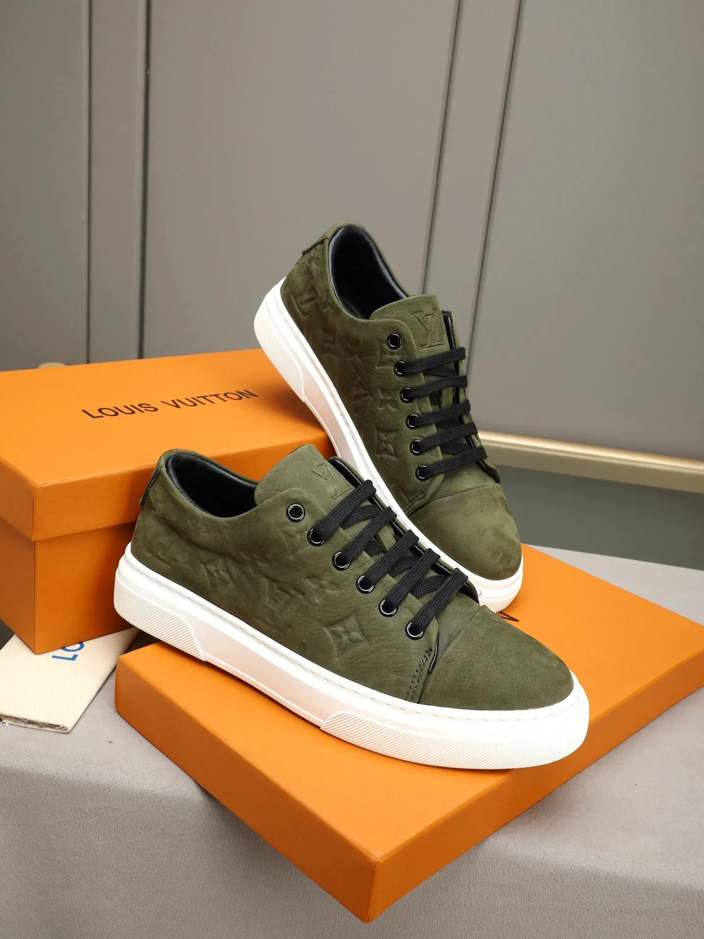 LV Sneakers Embossed Leather Green-White EU38-44 B20202609112018 - Image 4