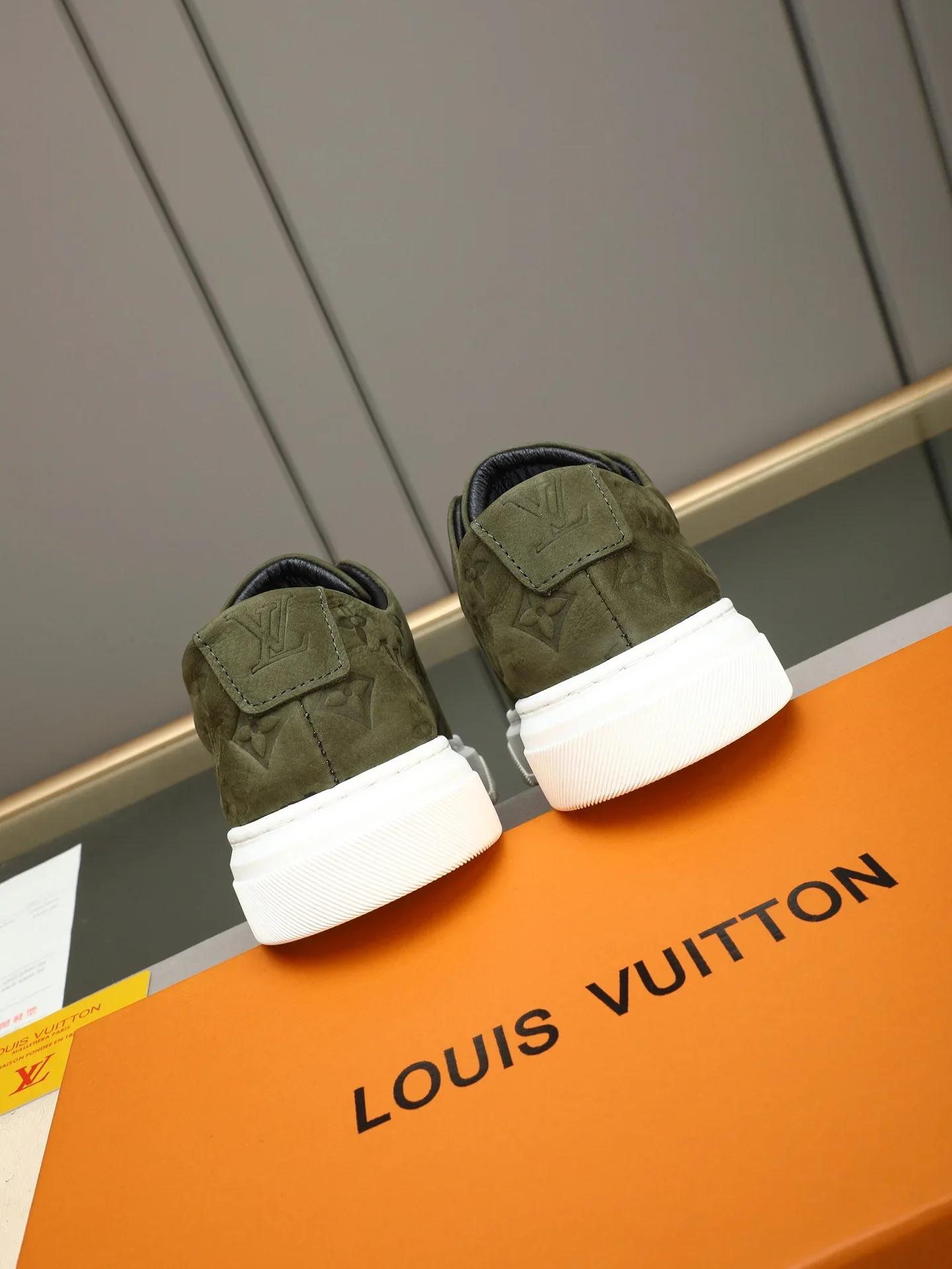 LV Sneakers Embossed Leather Green-White EU38-44 B20202609112018 - Image 5