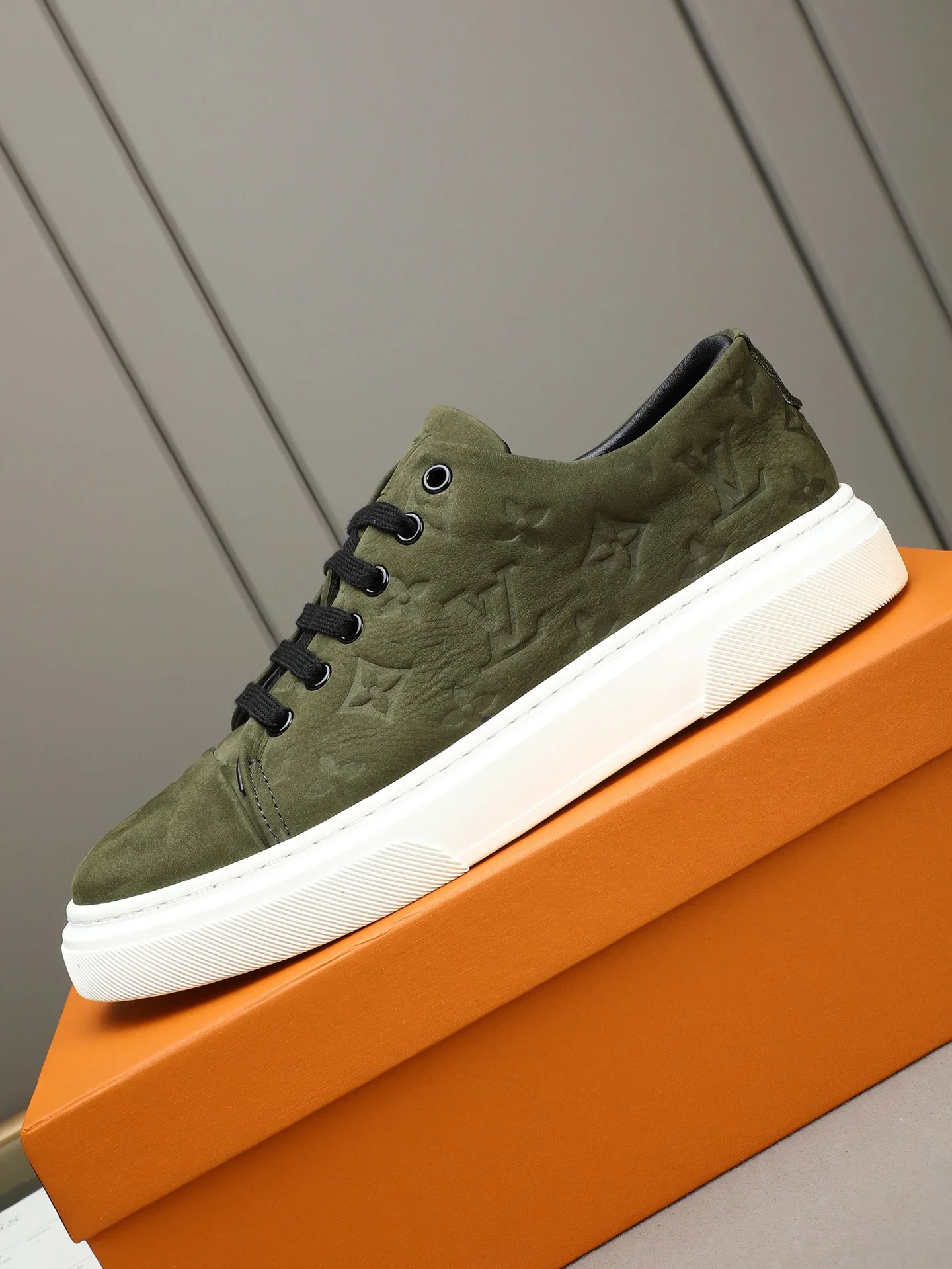 LV Sneakers Embossed Leather Green-White EU38-44 B20202609112018 - Image 6