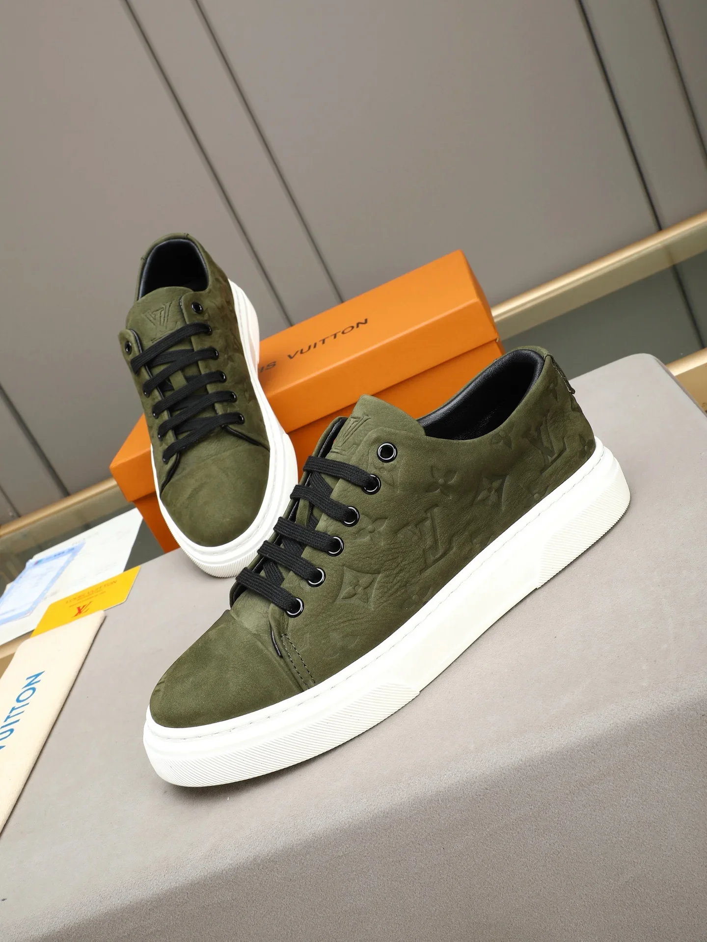 LV Sneakers Embossed Leather Green-White EU38-44 B20202609112018 - Image 9