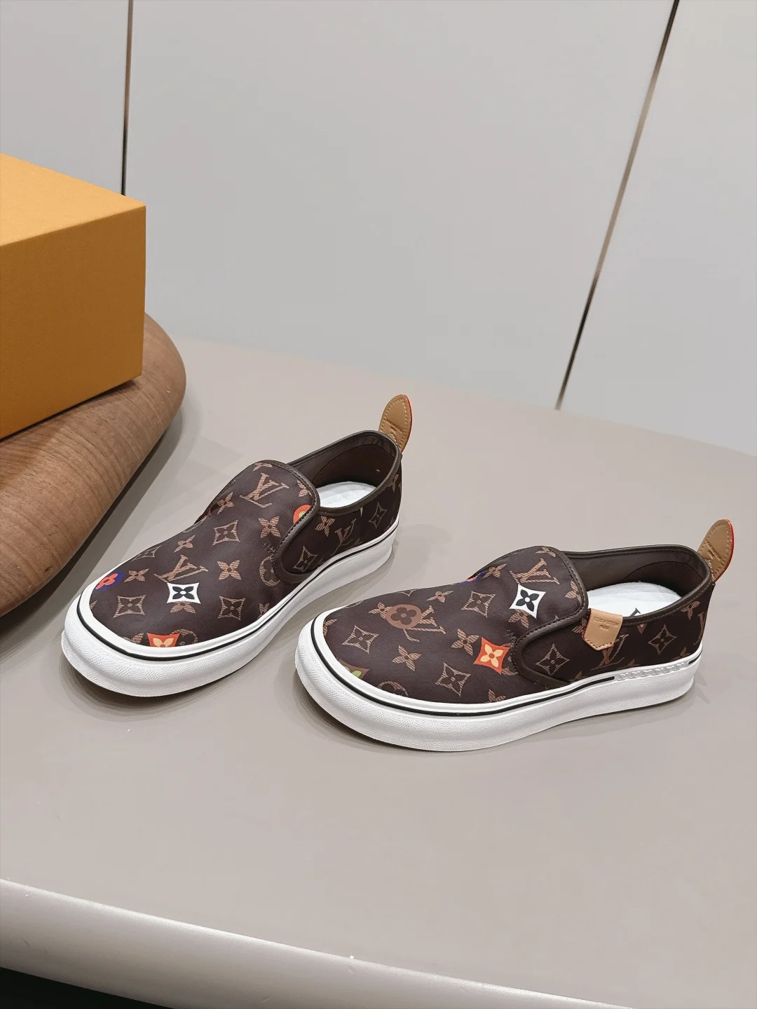 LV Sneakers Fabric Leather Brown-White EU39-44 B60202609111519 - Image 3