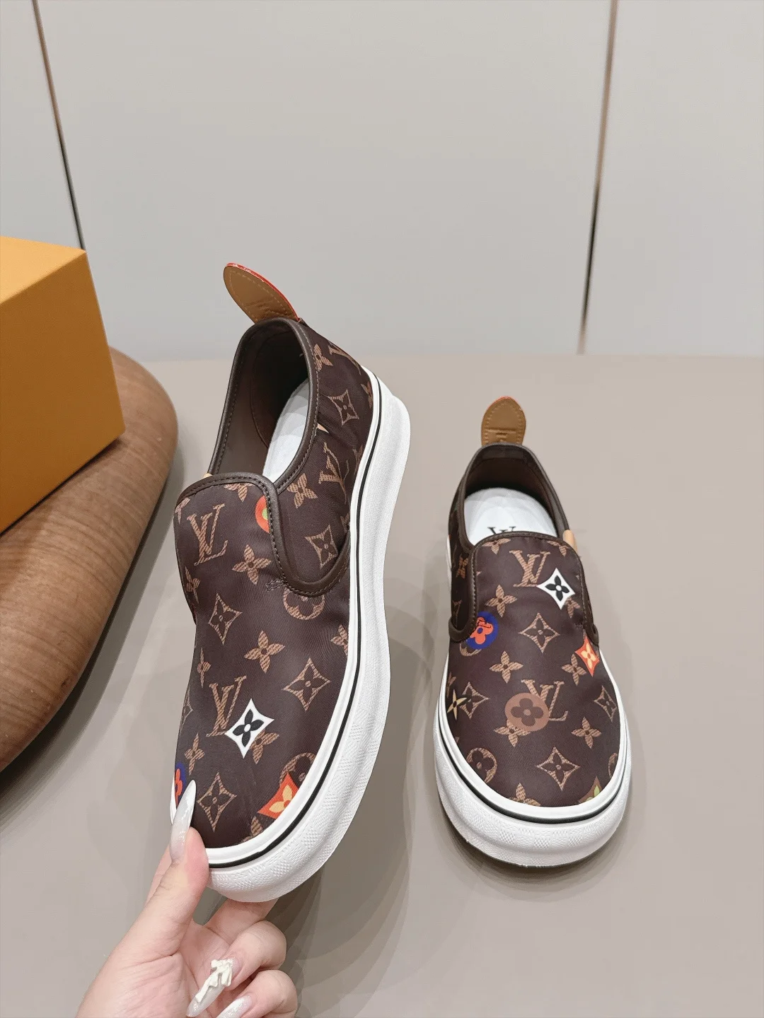 LV Sneakers Fabric Leather Brown-White EU39-44 B60202609111519 - Image 4