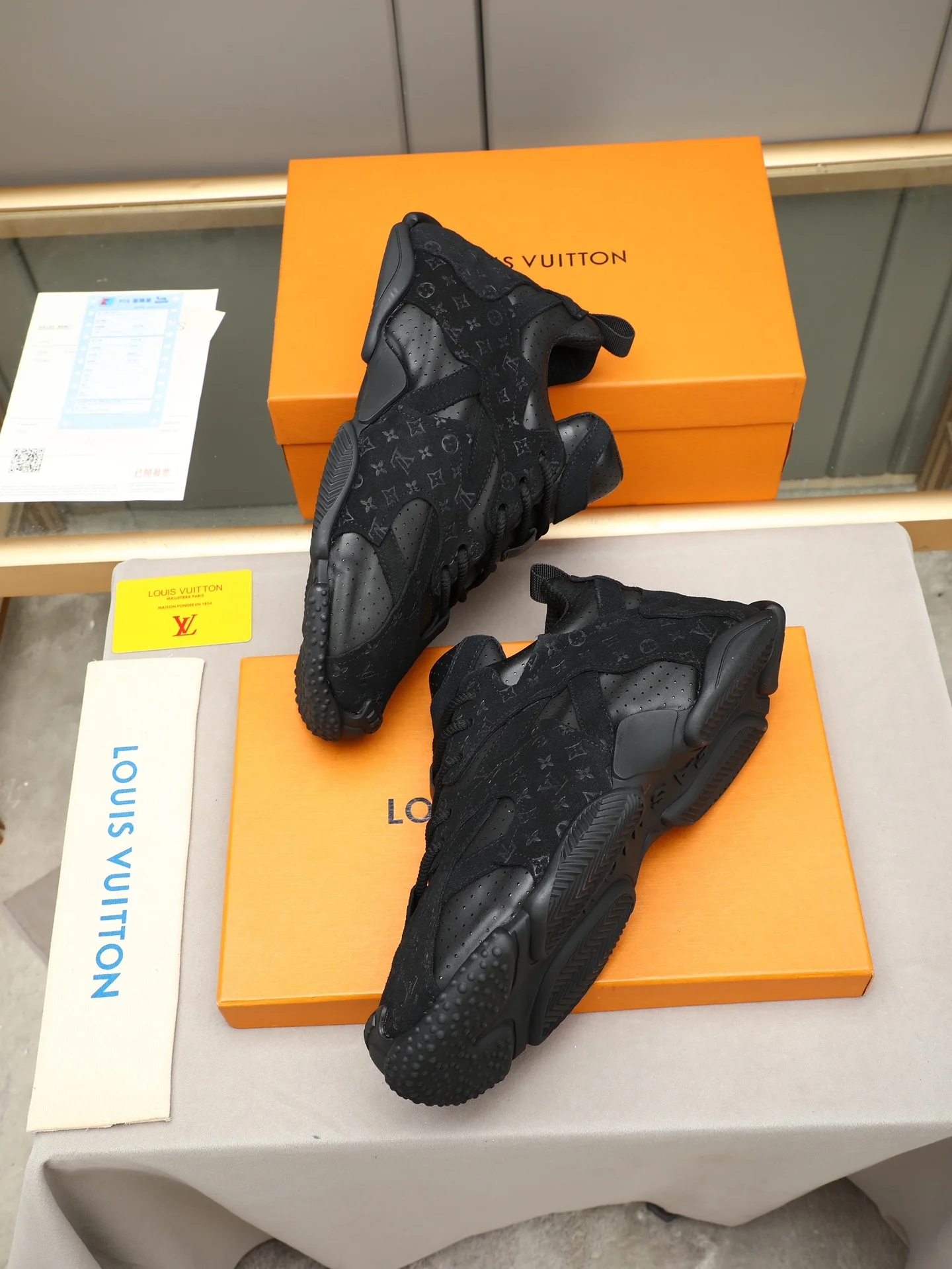 LV Sneakers Leather Black EU39-44 B90202609110692 - Image 7