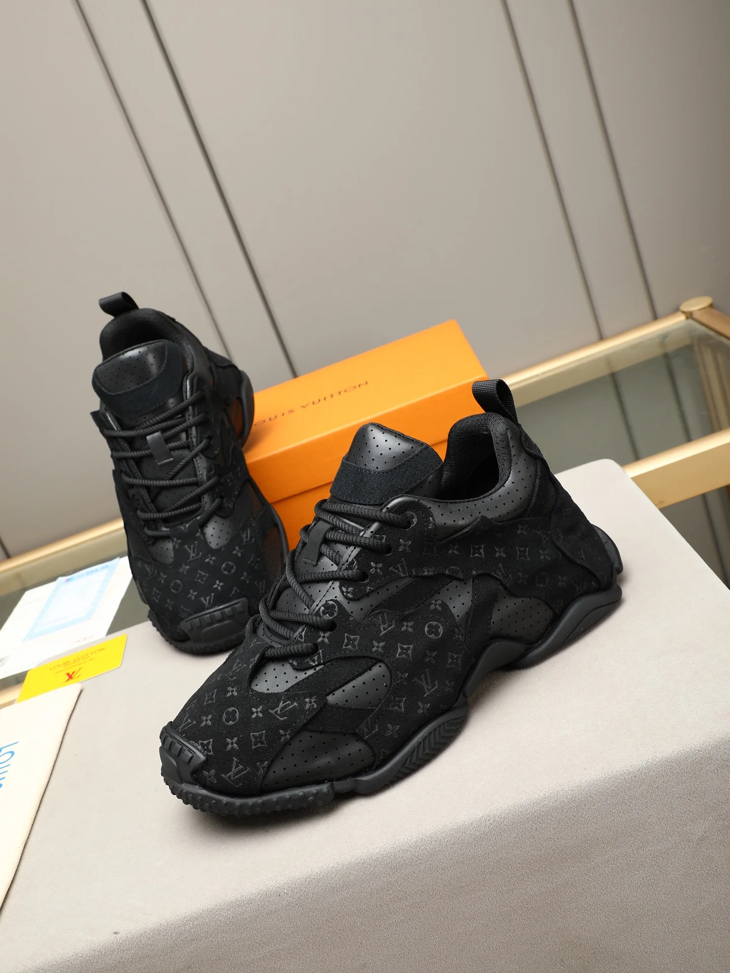 LV Sneakers Leather Black EU39-44 B90202609110692 - Image 9