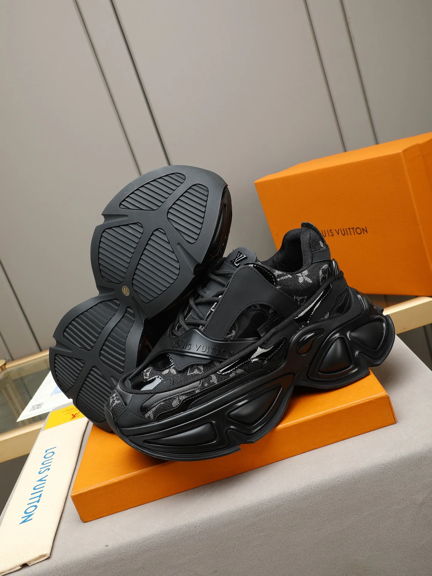 LV Sneakers Leather Black-Gray EU39-44 C50202609110699 - Image 3
