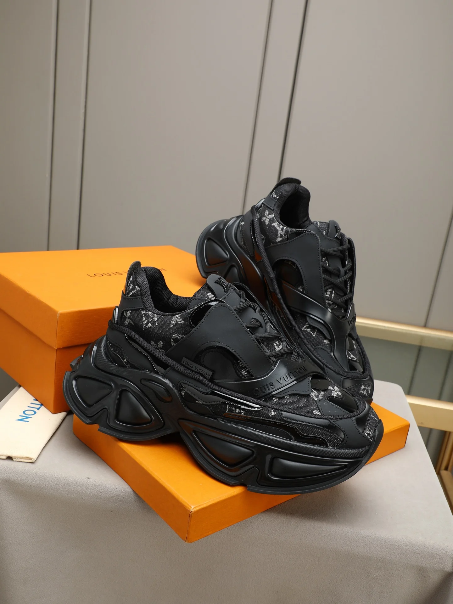 LV Sneakers Leather Black-Gray EU39-44 C50202609110699 - Image 4