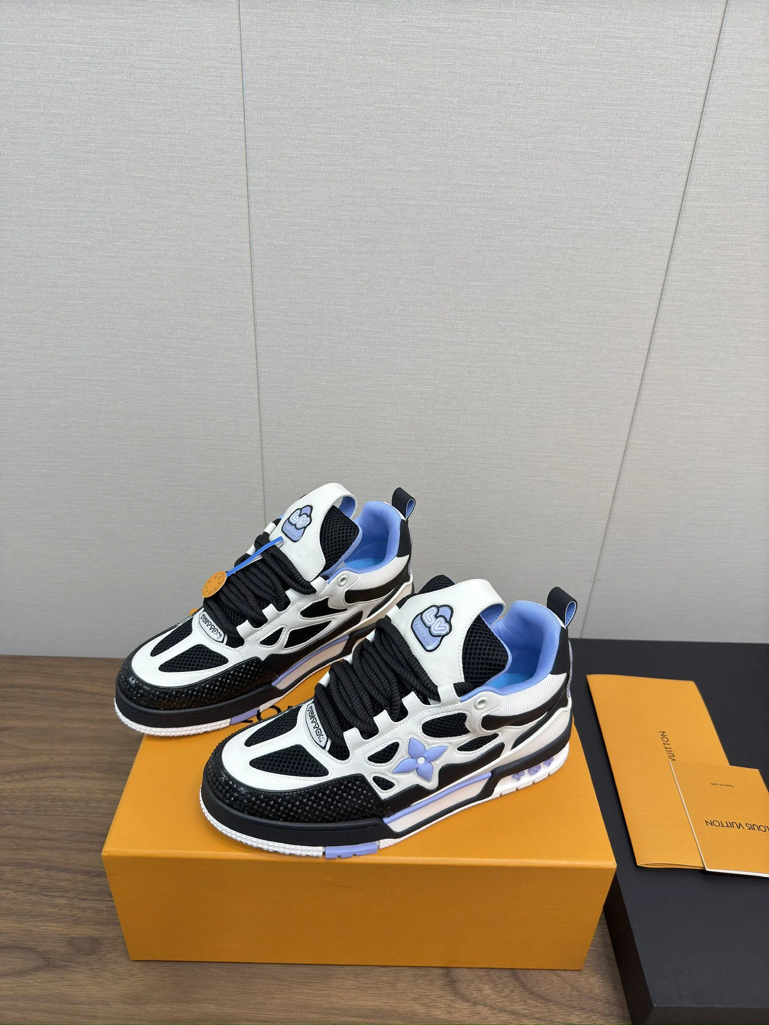 LV Sneakers Leather Mesh Black-White-Blue EU35-45 C00202609111632 - Image 2