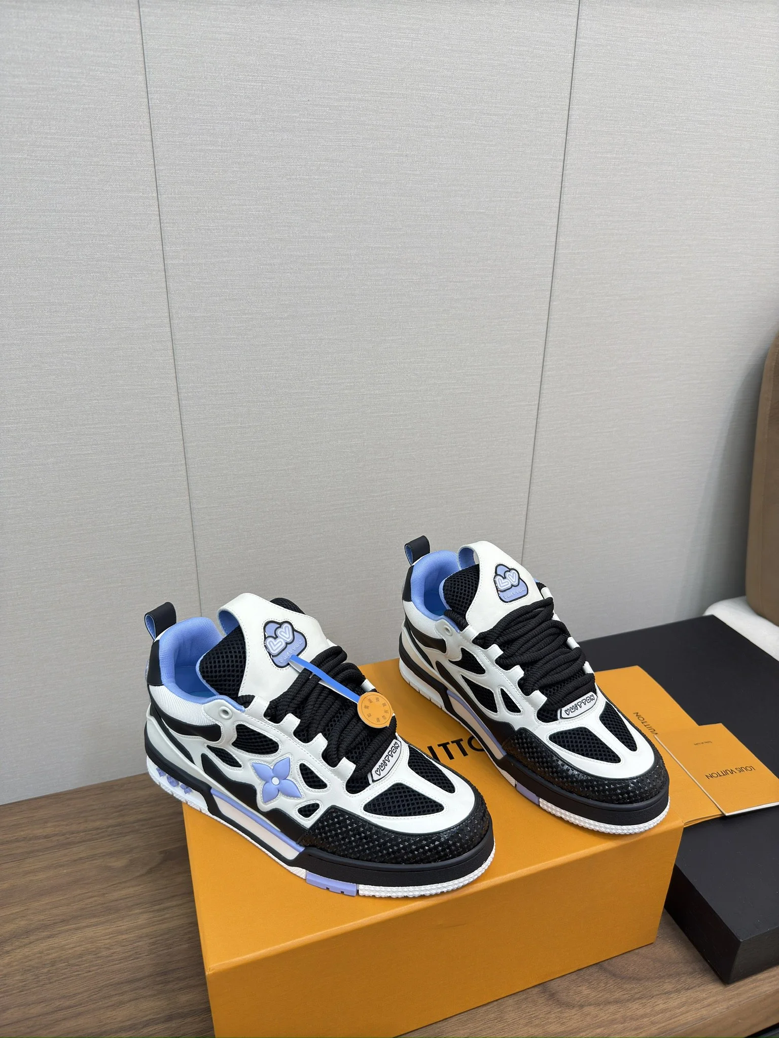 LV Sneakers Leather Mesh Black-White-Blue EU35-45 C00202609111632 - Image 3