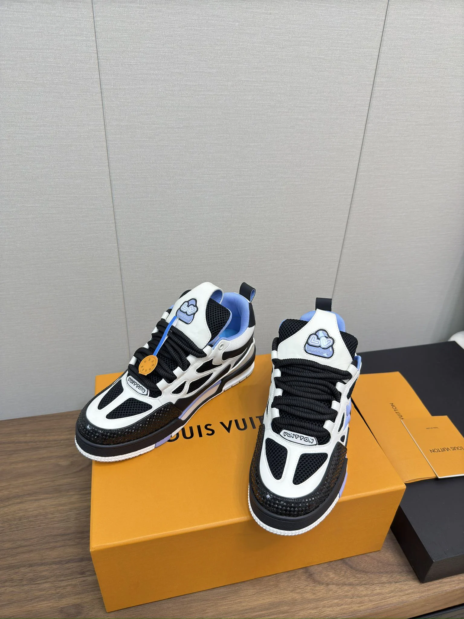 LV Sneakers Leather Mesh Black-White-Blue EU35-45 C00202609111632 - Image 4