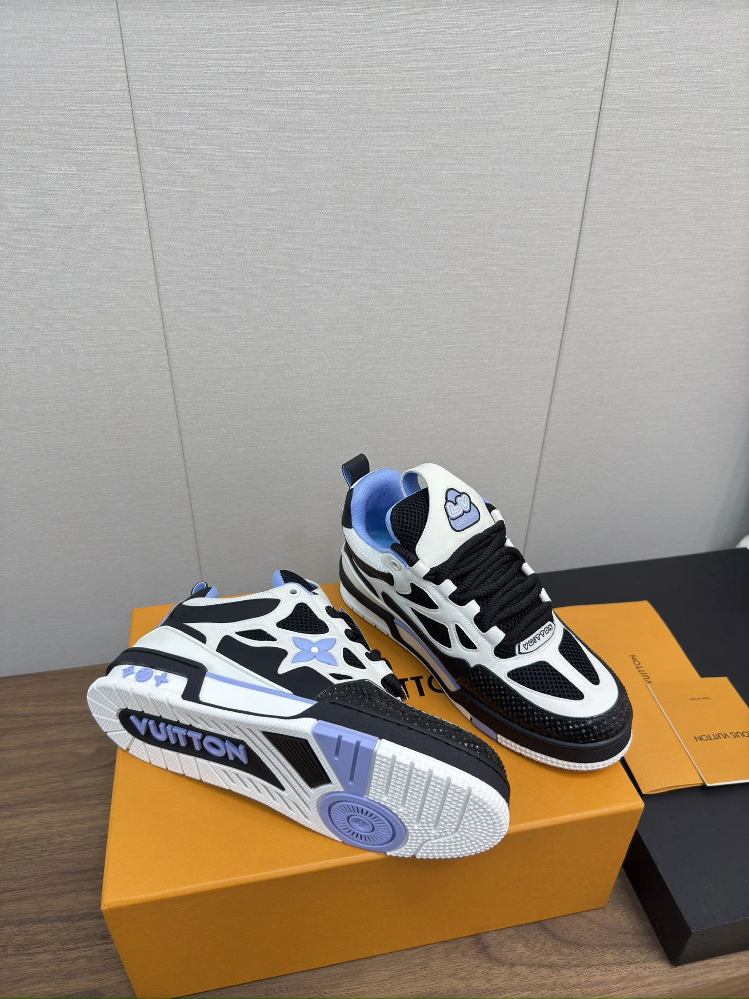 LV Sneakers Leather Mesh Black-White-Blue EU35-45 C00202609111632 - Image 5