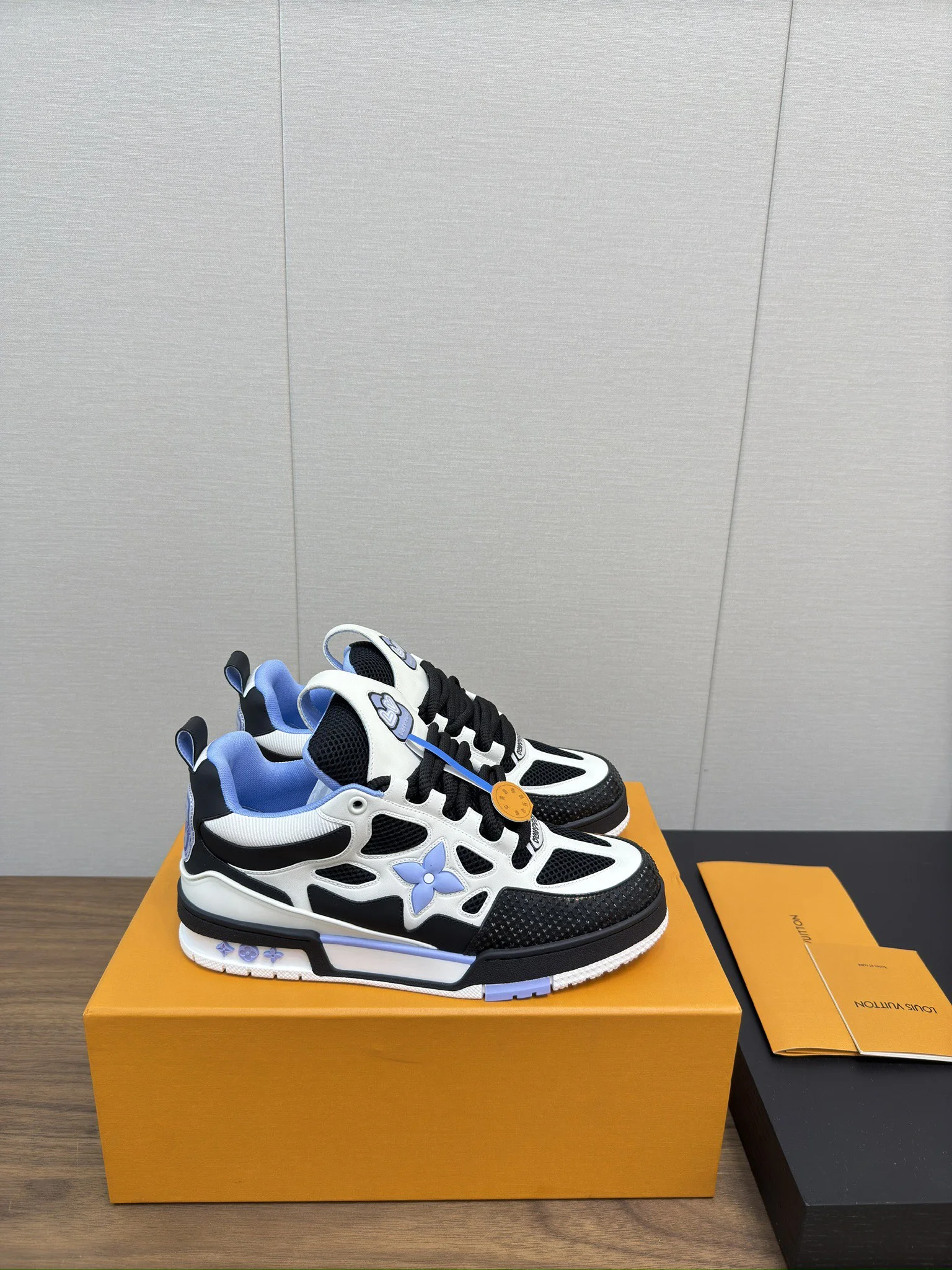 LV Sneakers Leather Mesh Black-White-Blue EU35-45 C00202609111632 - Image 9