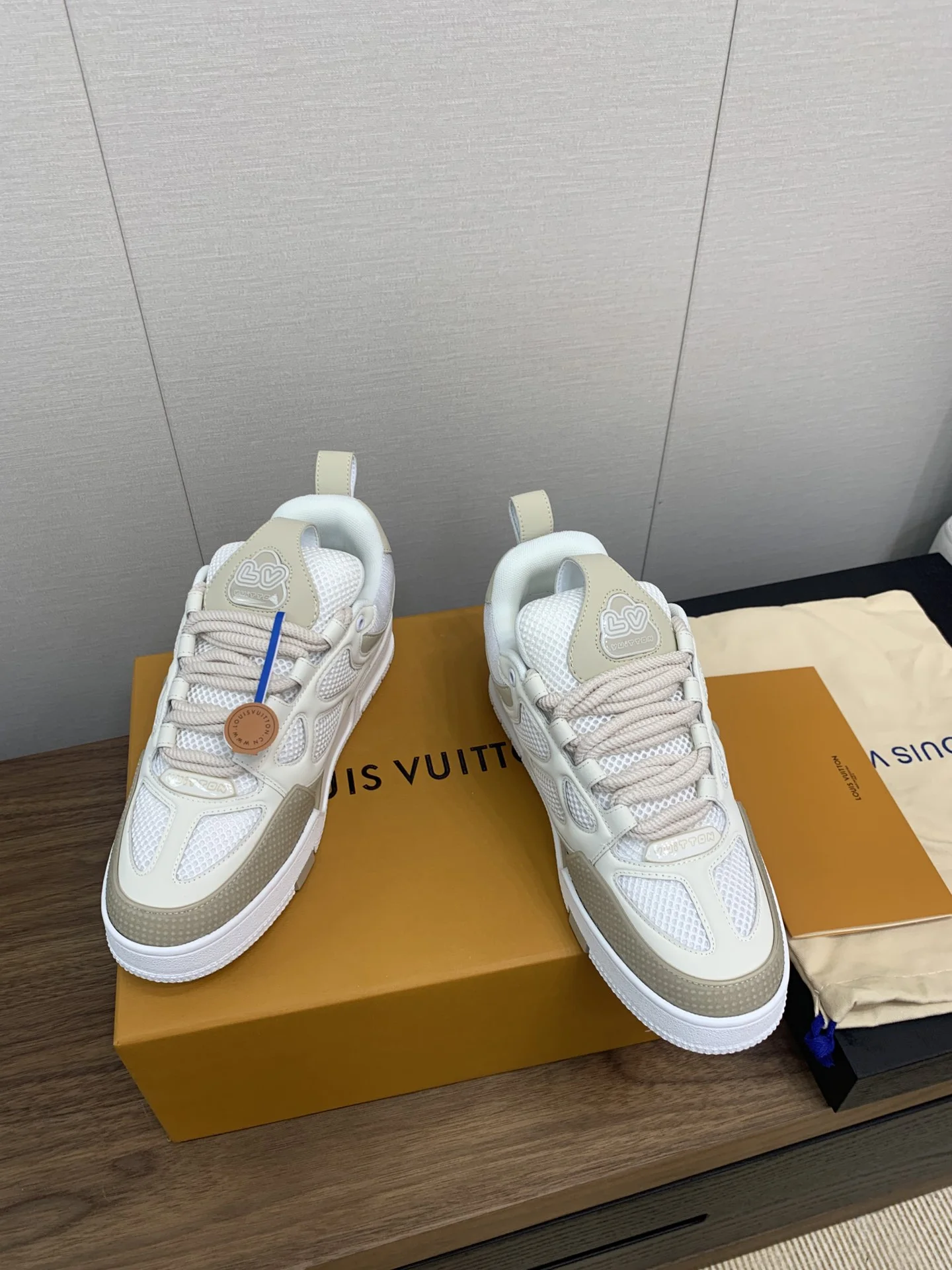 LV Sneakers Leather Mesh White-Beige EU35-45 C00202609111639 - Image 2