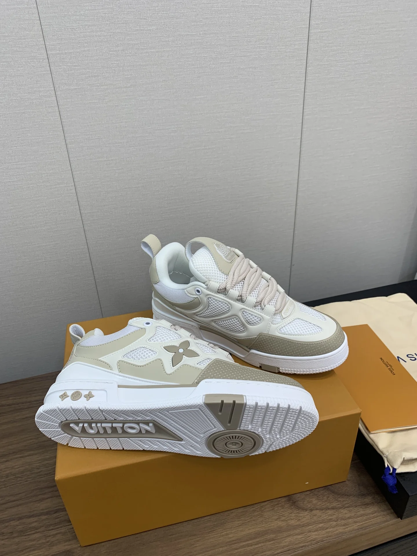 LV Sneakers Leather Mesh White-Beige EU35-45 C00202609111639 - Image 6