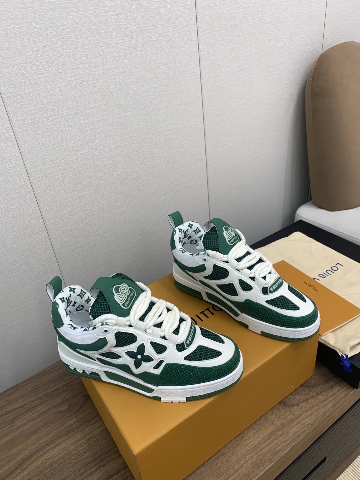 LV Sneakers Leather Mesh White-Green EU35-45 C00202609111636 - Image 3