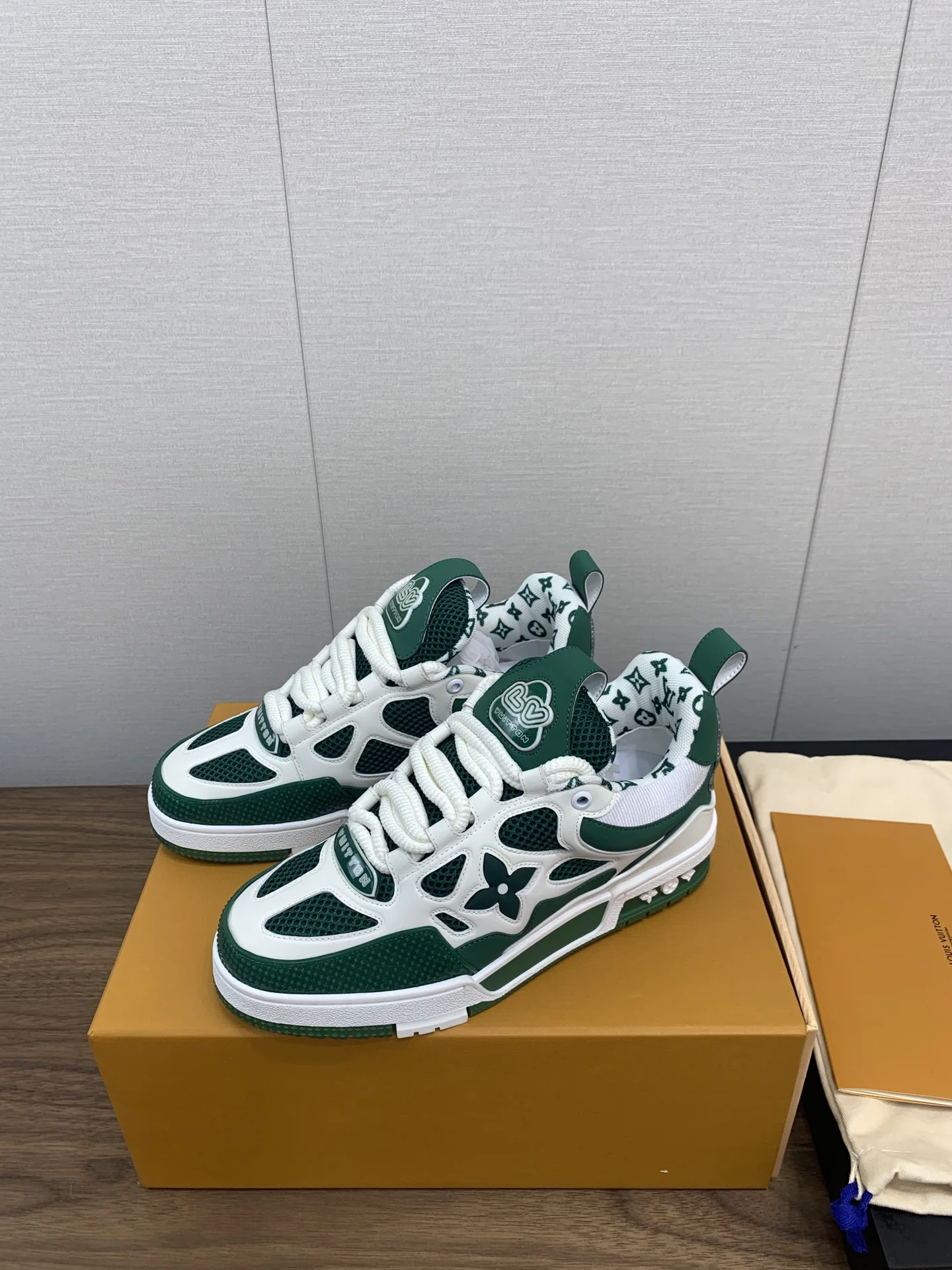 LV Sneakers Leather Mesh White-Green EU35-45 C00202609111636 - Image 4