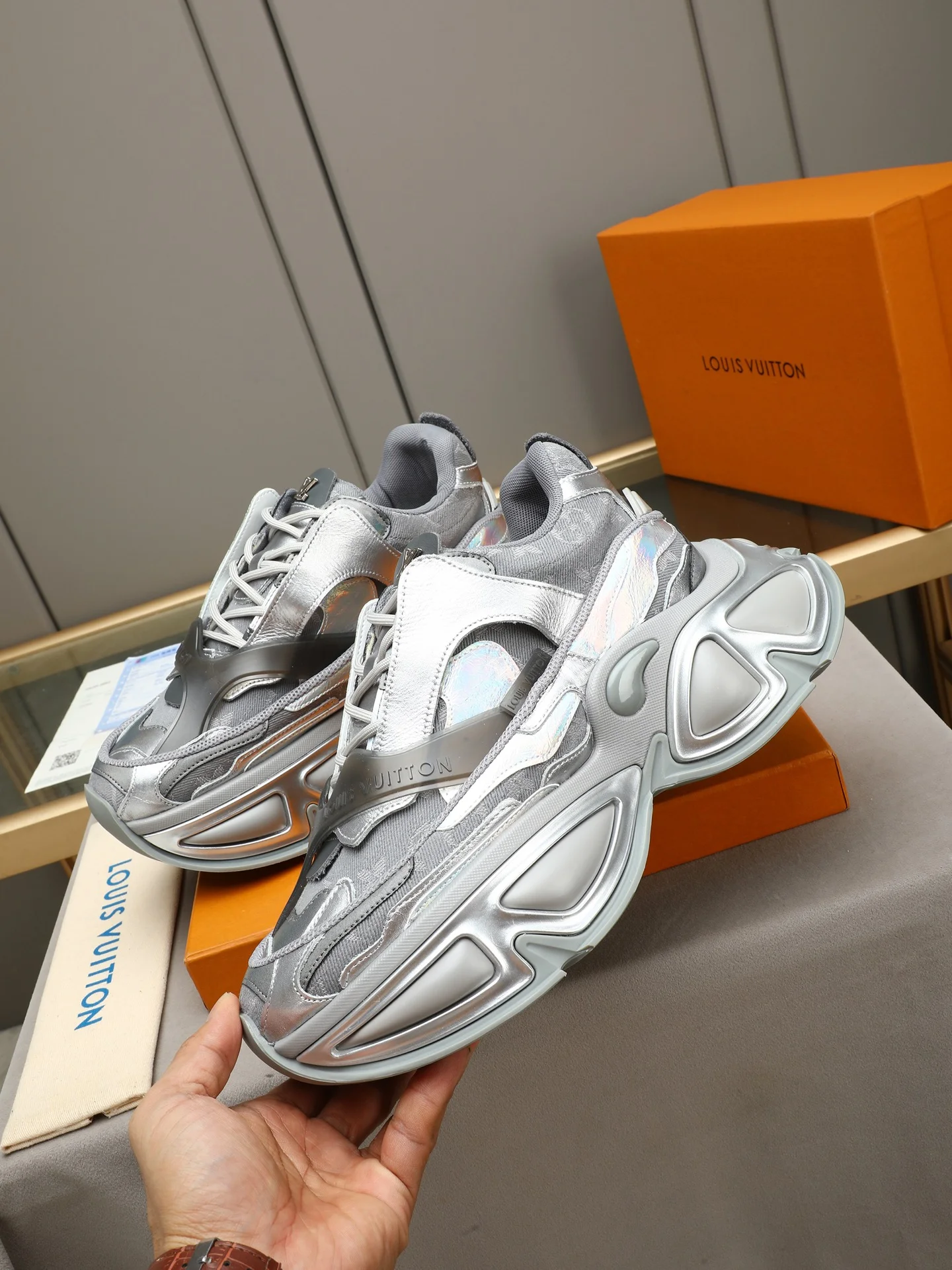 LV Sneakers Leather Silver-Gray EU38-45 C50202609110698 - Image 2
