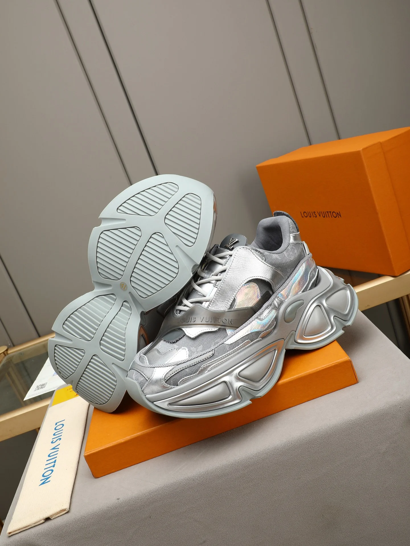 LV Sneakers Leather Silver-Gray EU38-45 C50202609110698 - Image 3