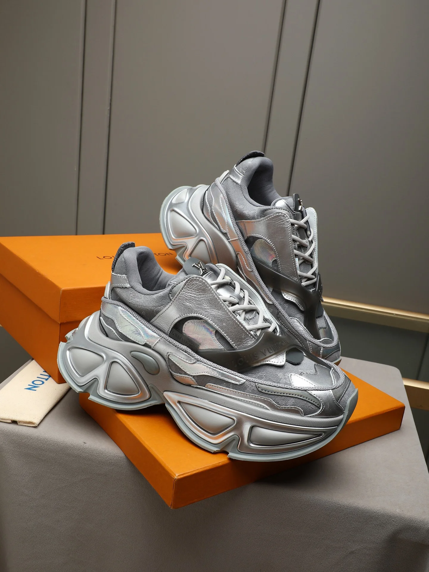 LV Sneakers Leather Silver-Gray EU38-45 C50202609110698 - Image 4