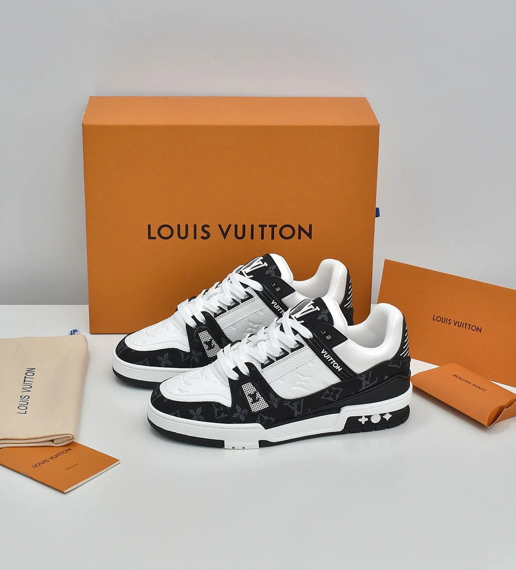 LV Sneakers Leather White-Black EU35-46 B80202609111587
