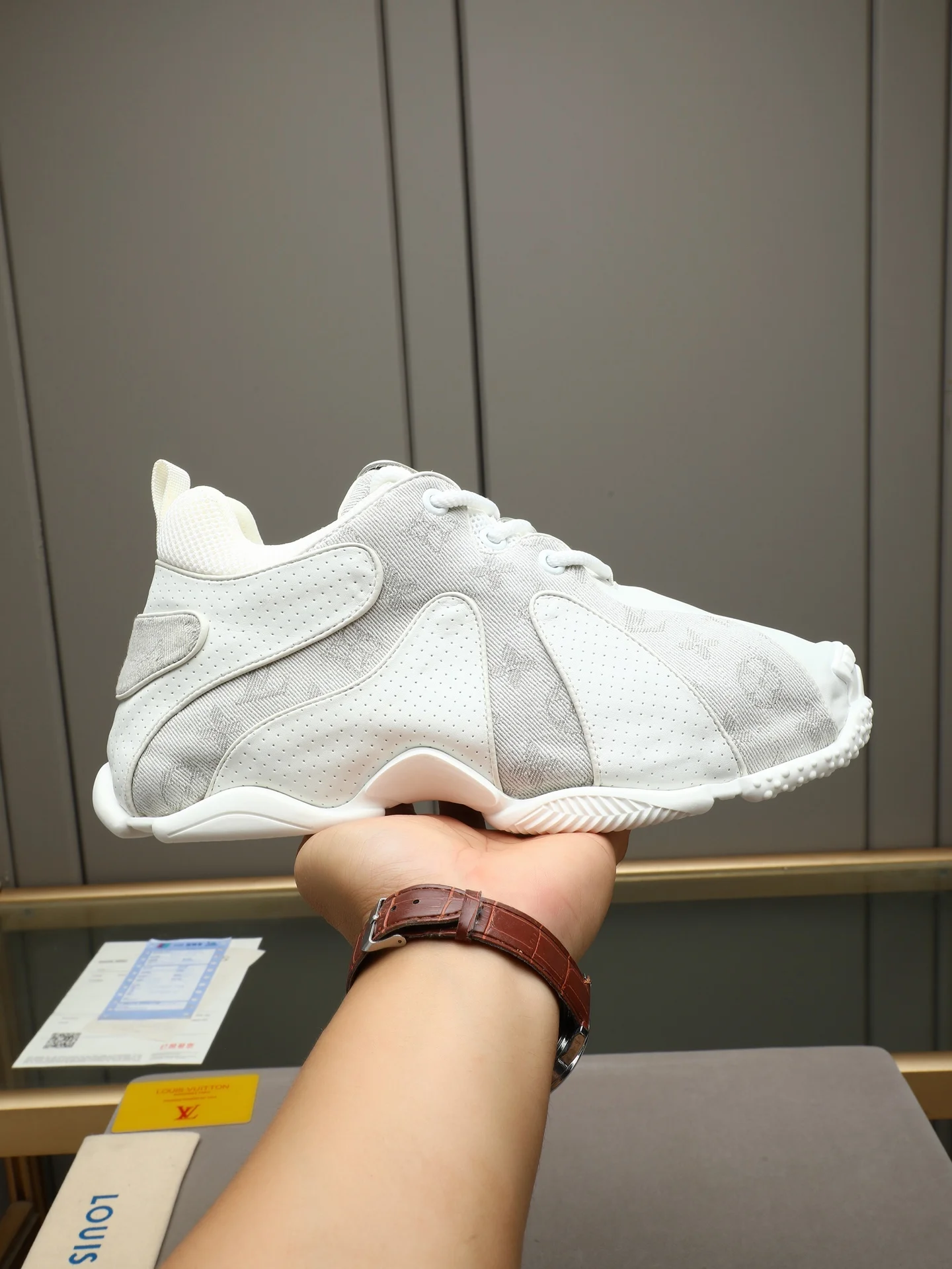 LV Sneakers Leather White-Gray EU39-44 B90202609110691