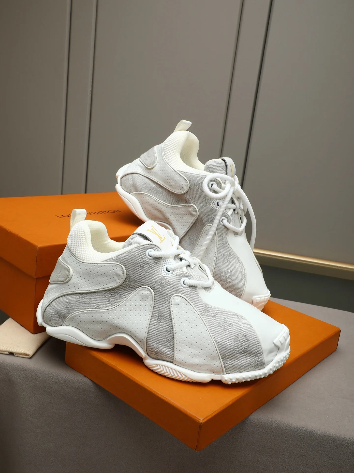 LV Sneakers Leather White-Gray EU39-44 B90202609110691 - Image 4