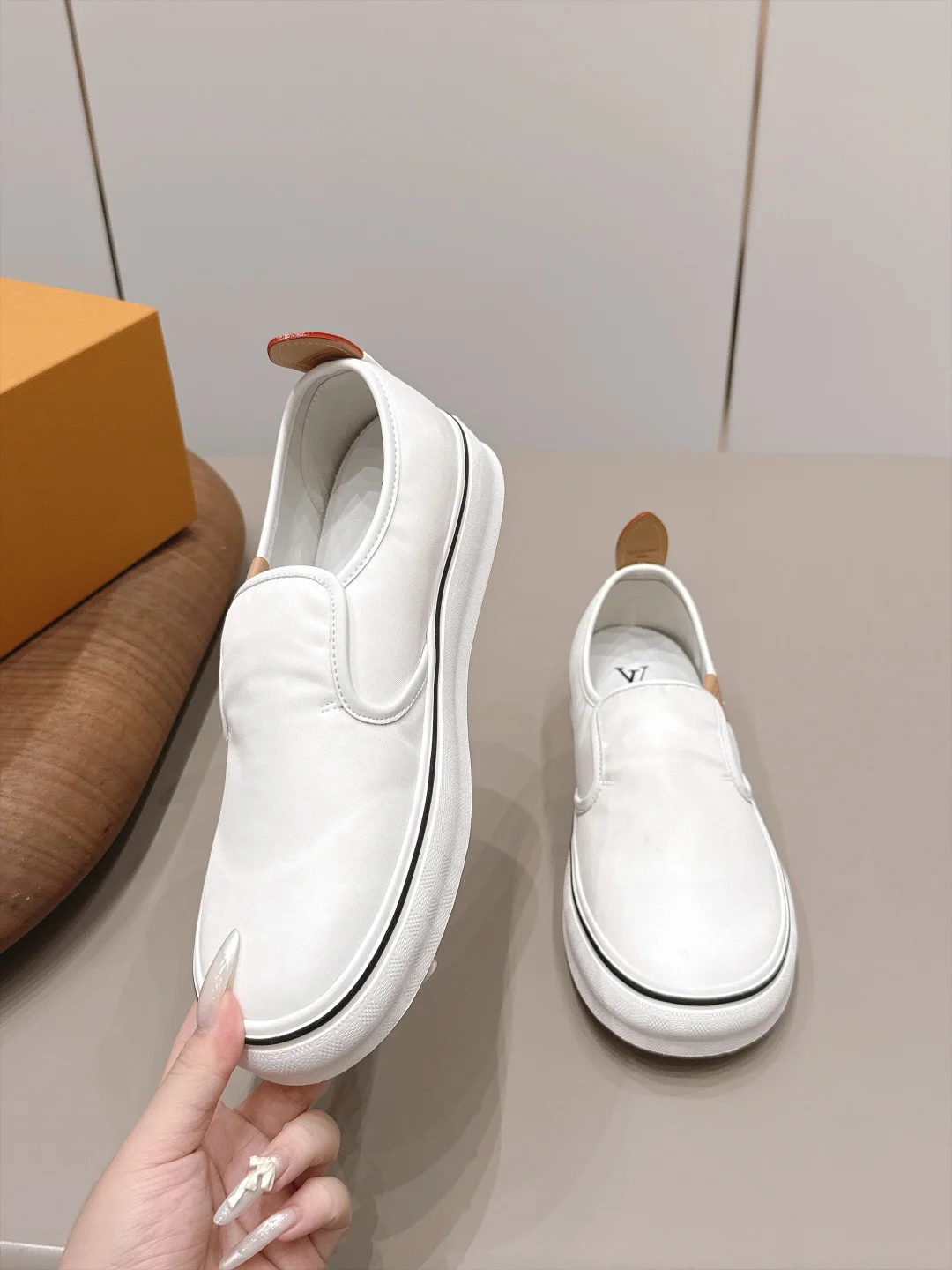 LV Sneakers Mercerized Cotton Lambskin White-Brown EU39-44 C00202609111524 - Image 4