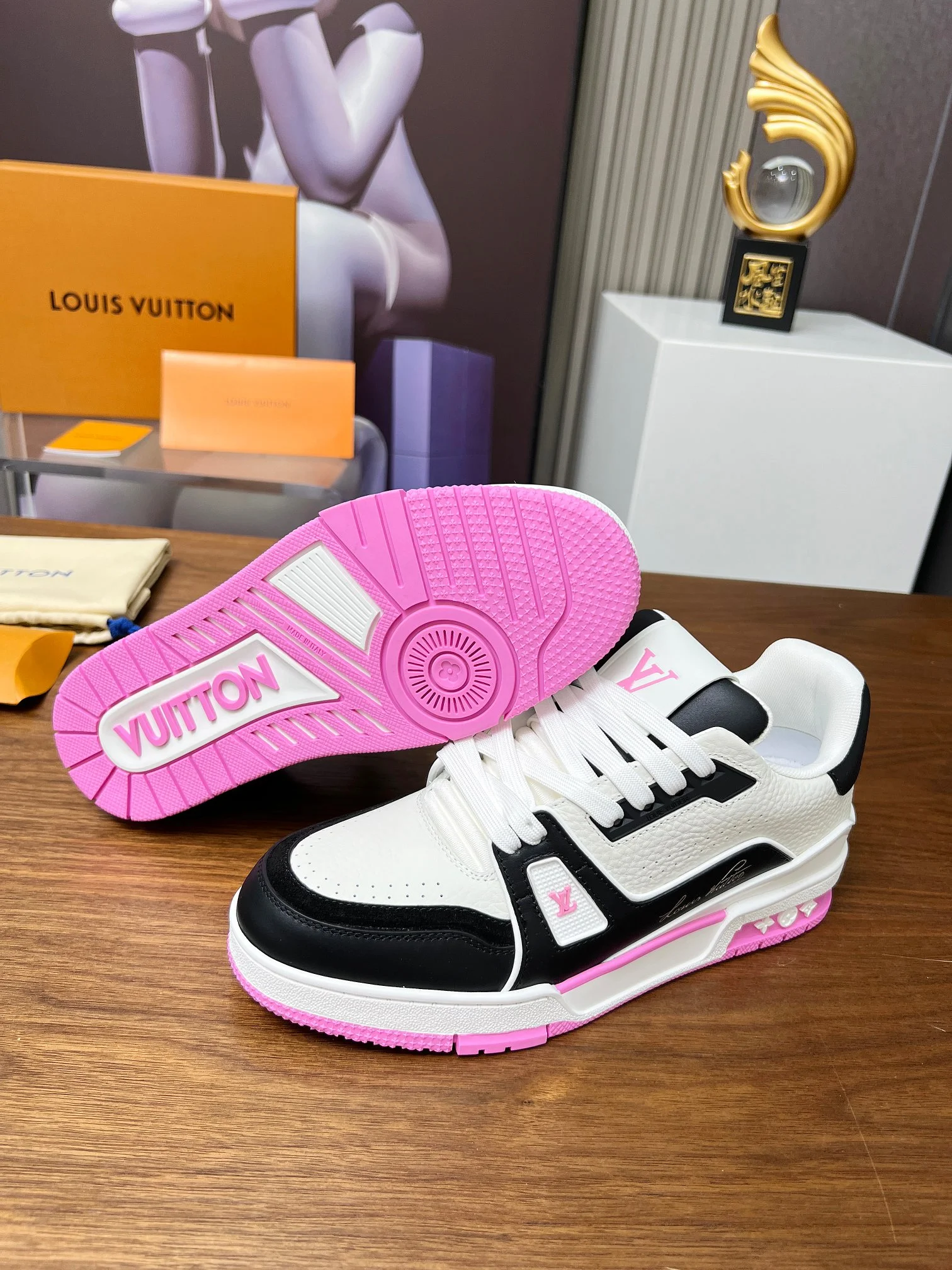 LV Sneakers Mesh White-Black-Pink EU34-46 C00202609111629 - Image 3