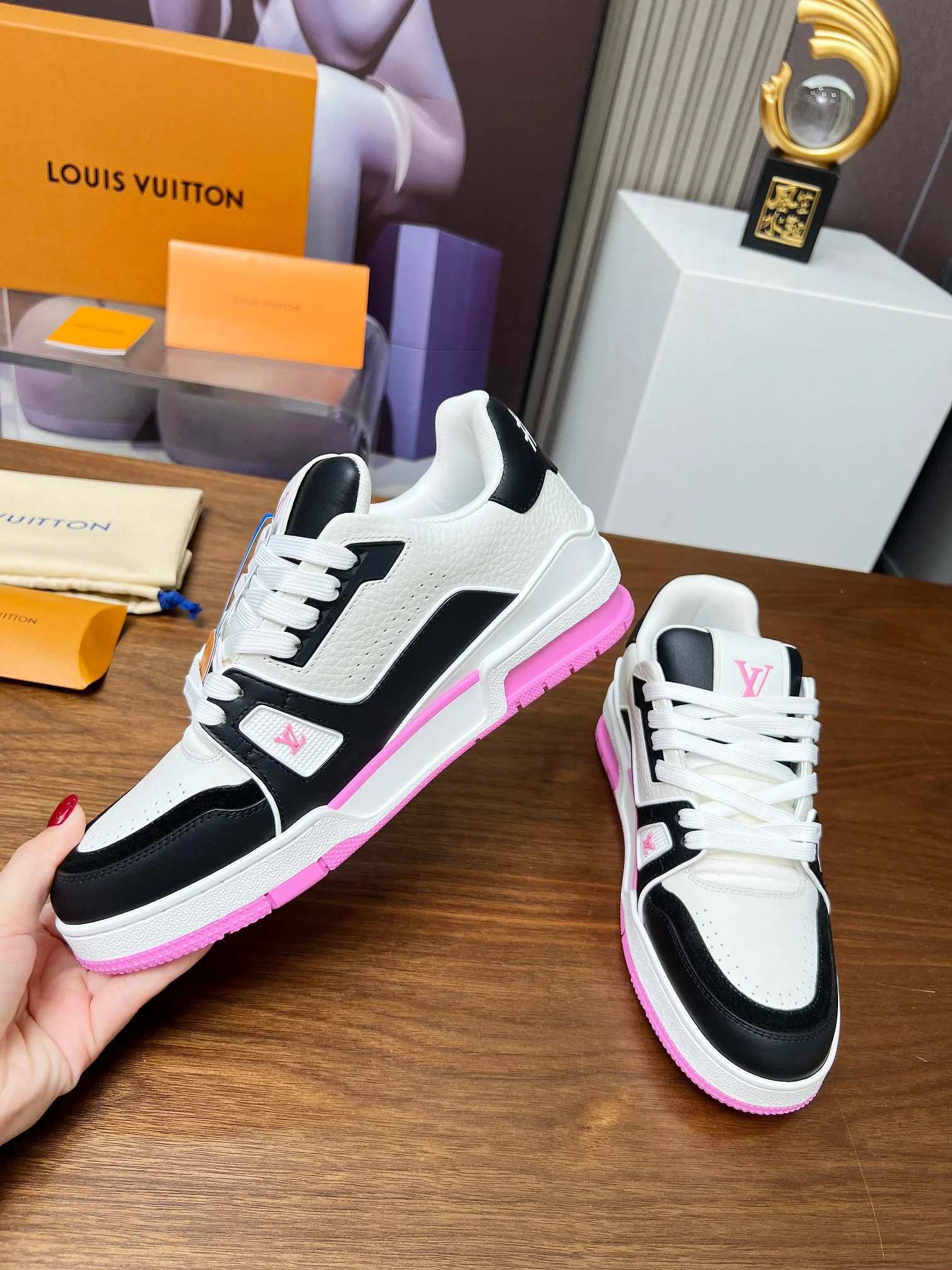 LV Sneakers Mesh White-Black-Pink EU34-46 C00202609111629 - Image 4
