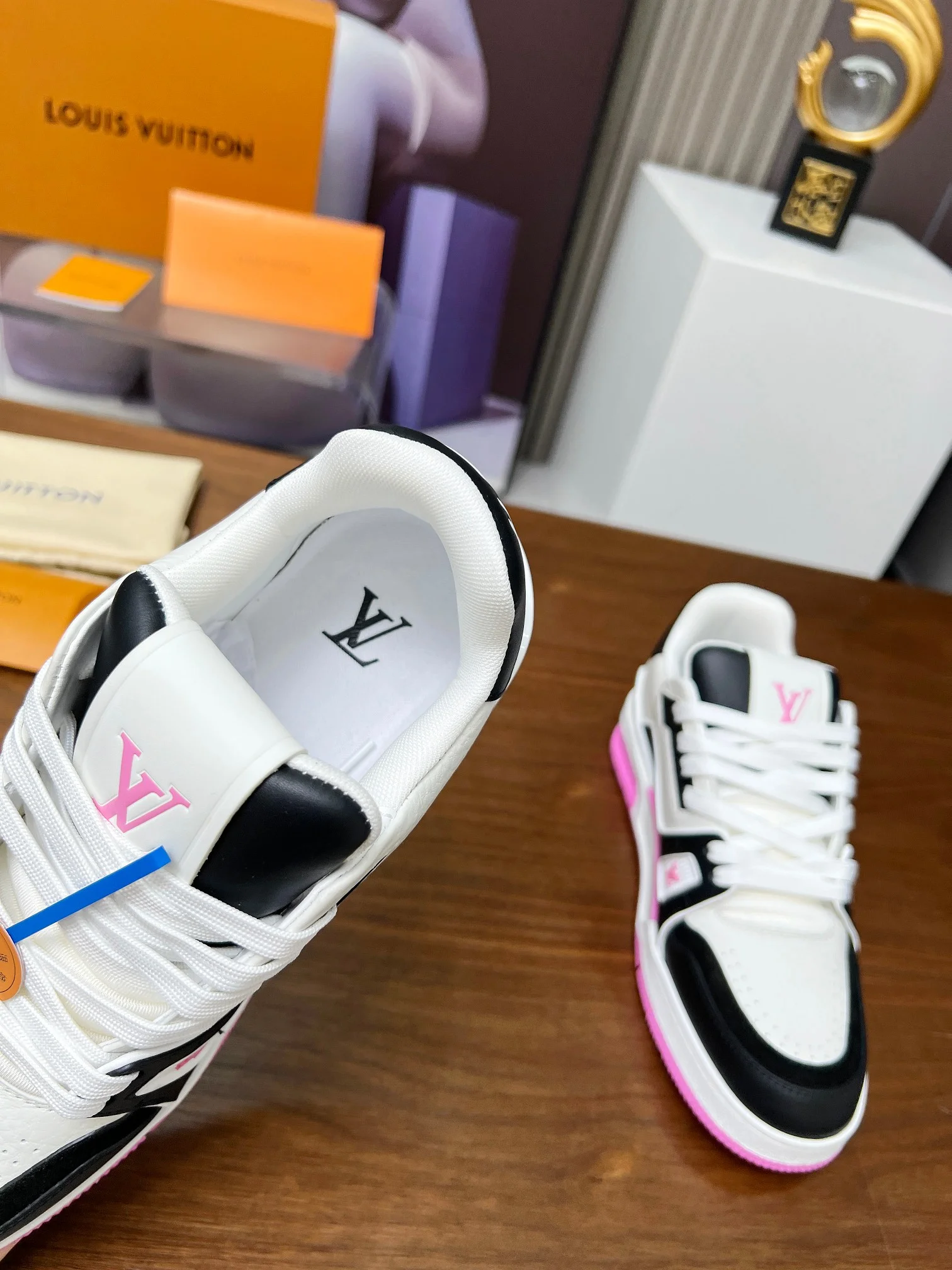 LV Sneakers Mesh White-Black-Pink EU34-46 C00202609111629 - Image 9