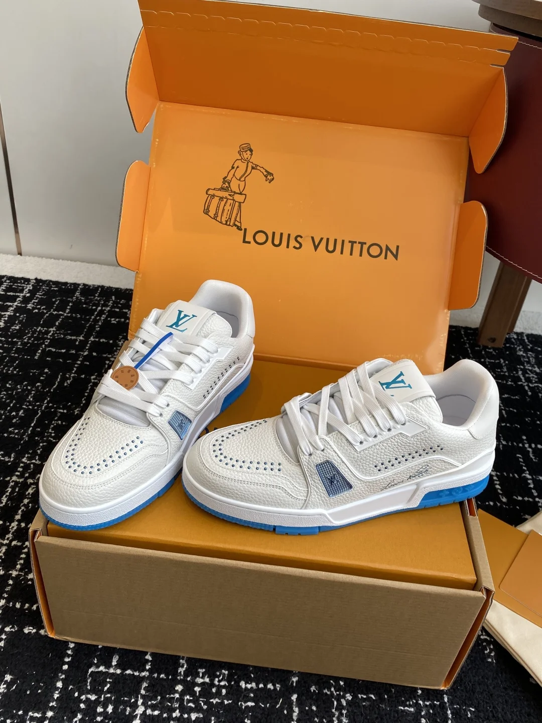 LV Sneakers Mesh White-Blue EU34-46 C00202609111612 - Image 3
