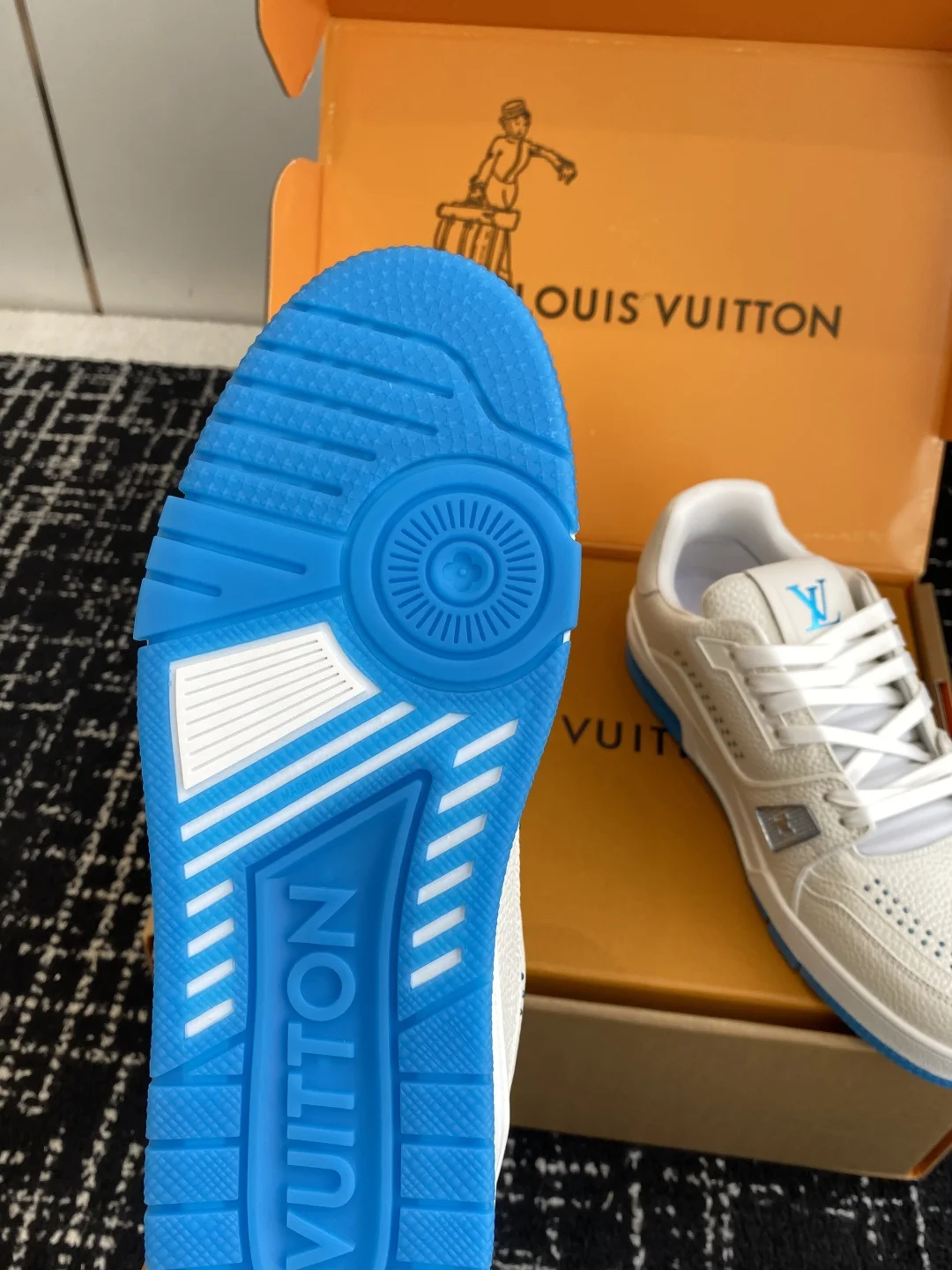 LV Sneakers Mesh White-Blue EU34-46 C00202609111612 - Image 9